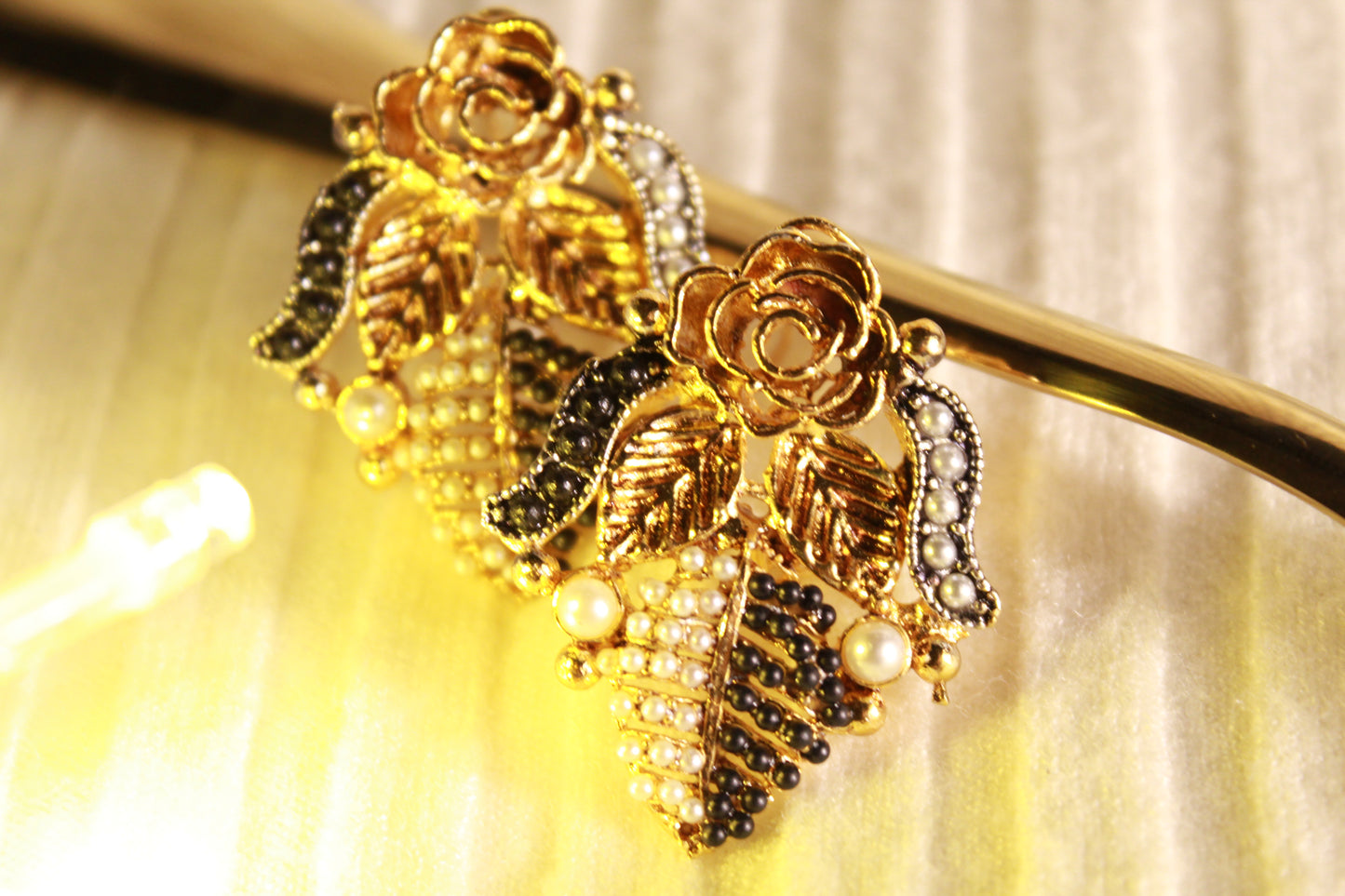 EFS-05  Gold Plated Rose - White and Black