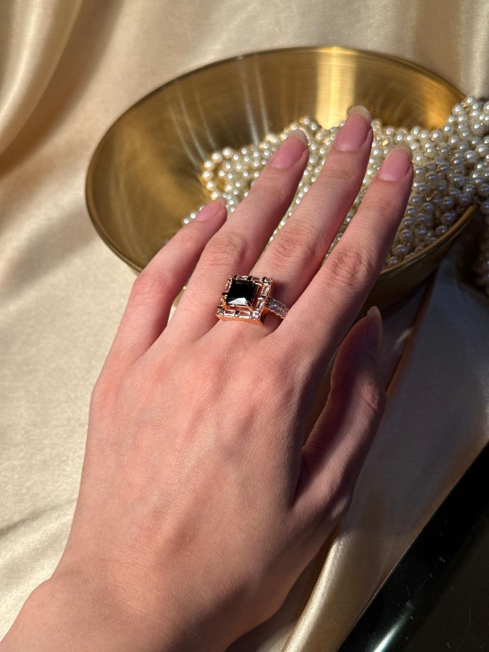 Square Bedazzled Ring Gold - Black