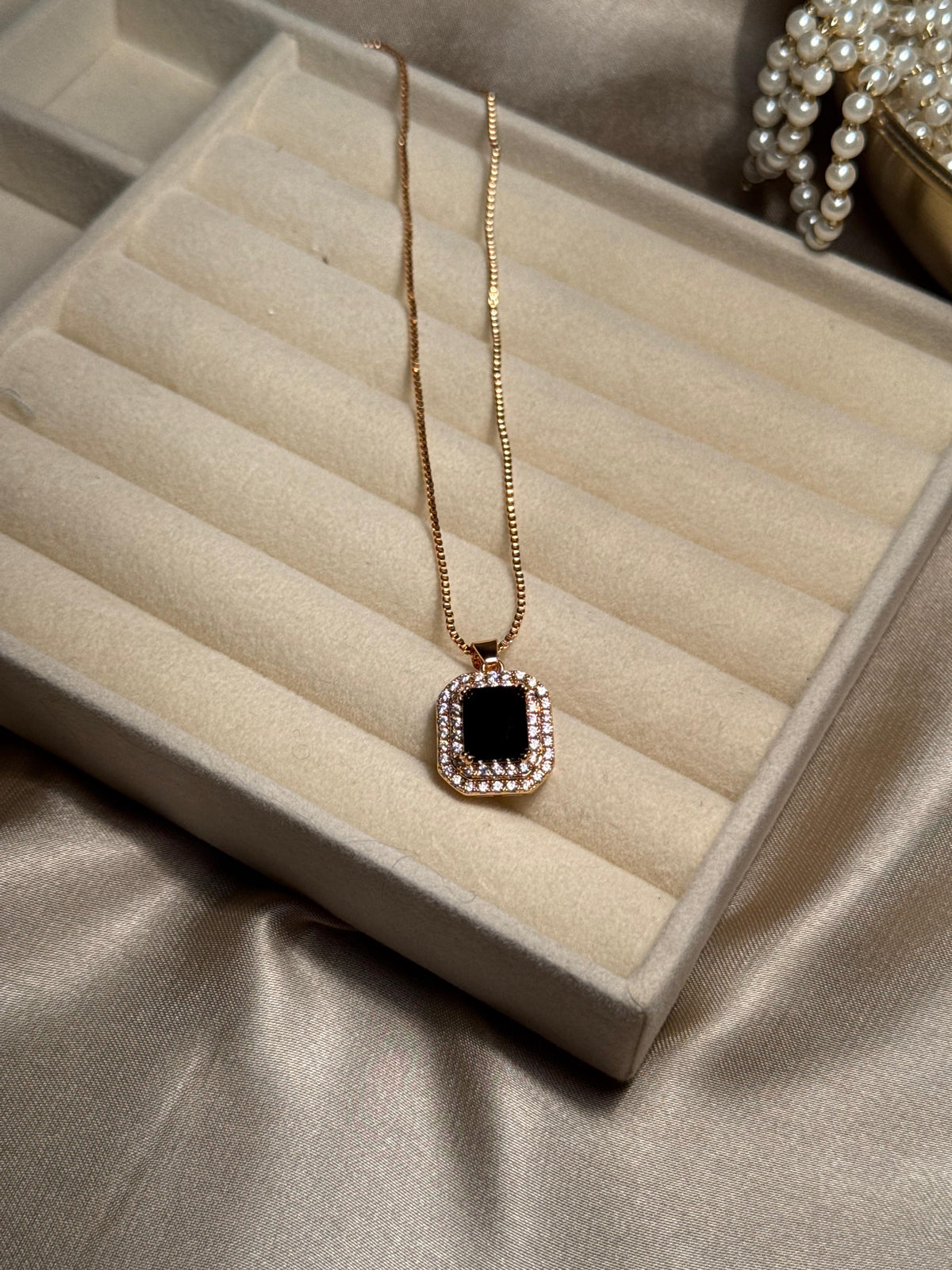Cushion Pendant Necklace (Black)