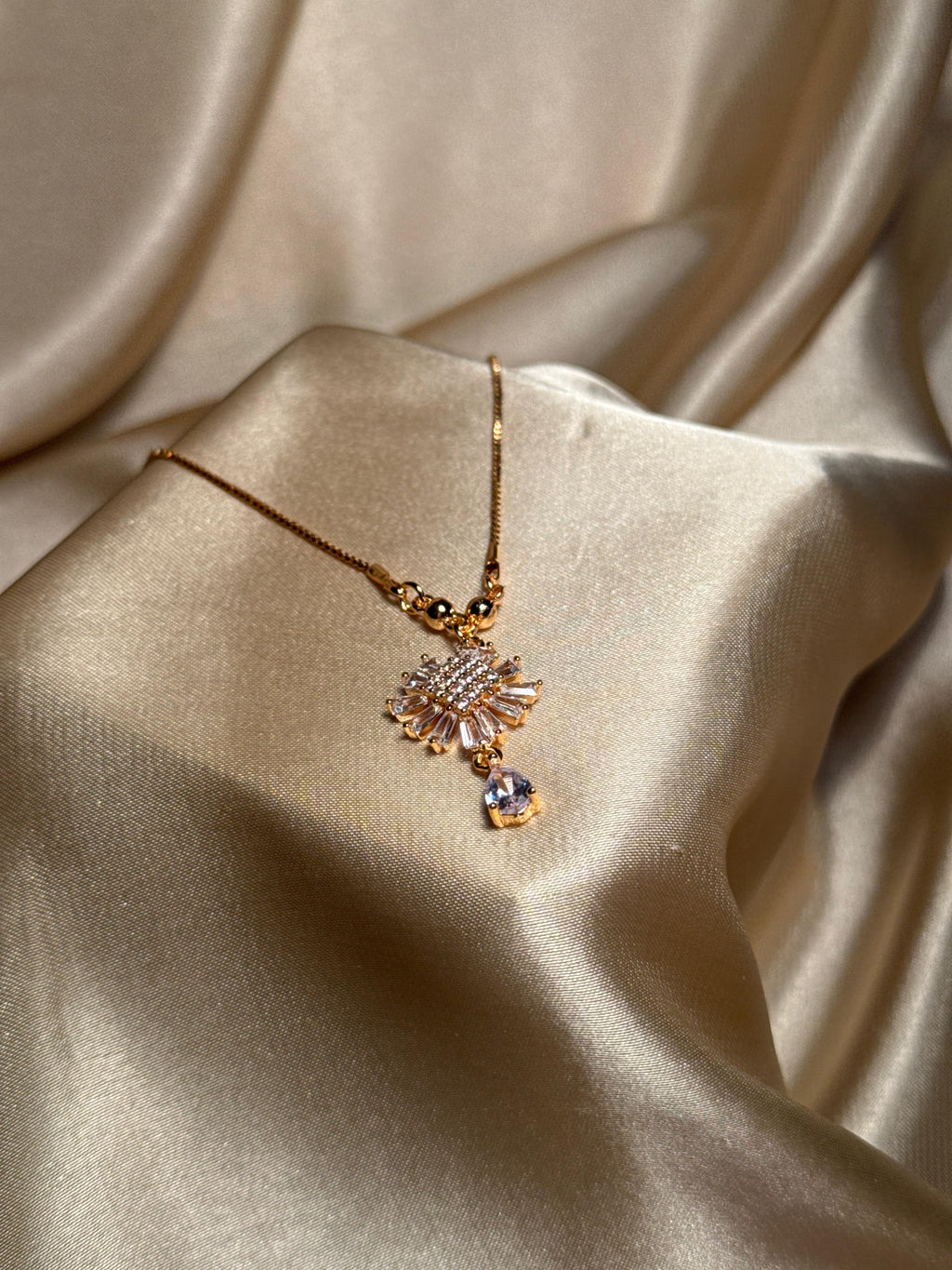 Bloom Necklace Gold