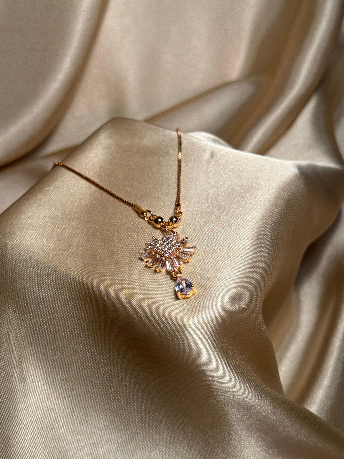 Bloom Necklace Gold