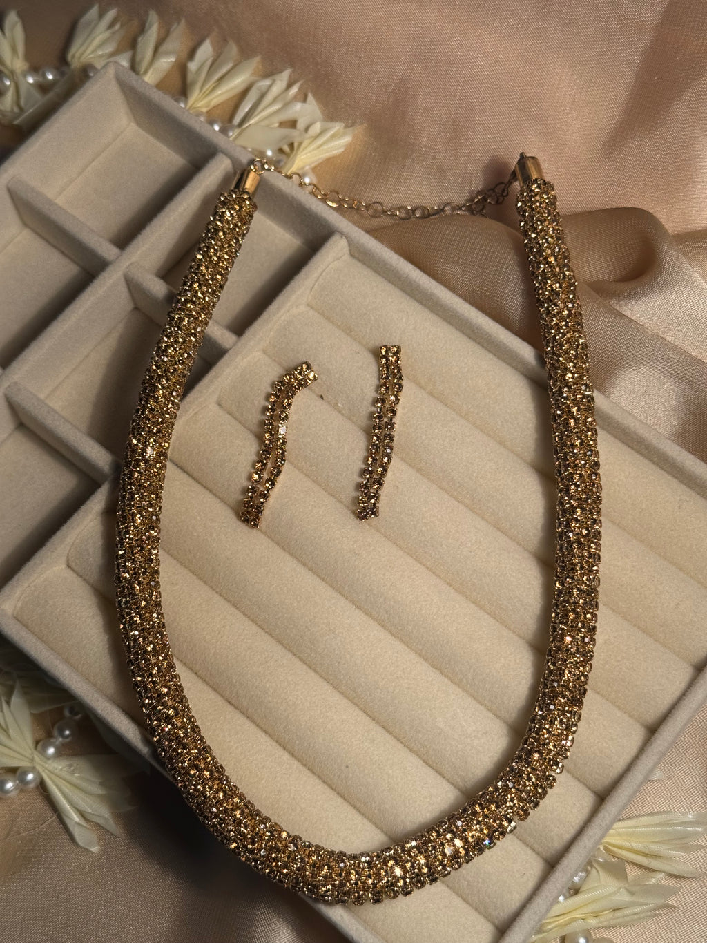 Glimmer neckpiece with earrings - copper