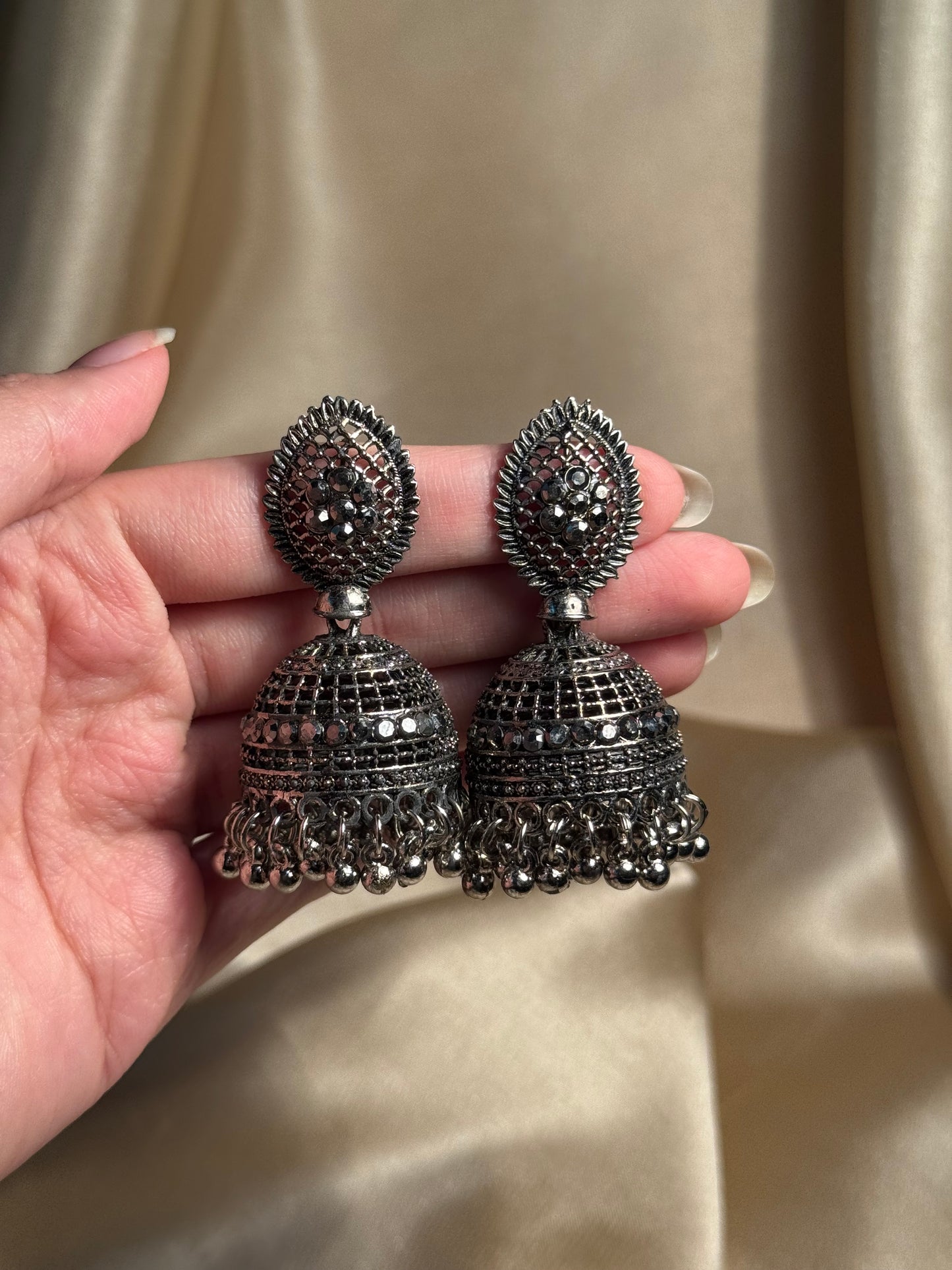 mahnoor earrings(charcoal)
