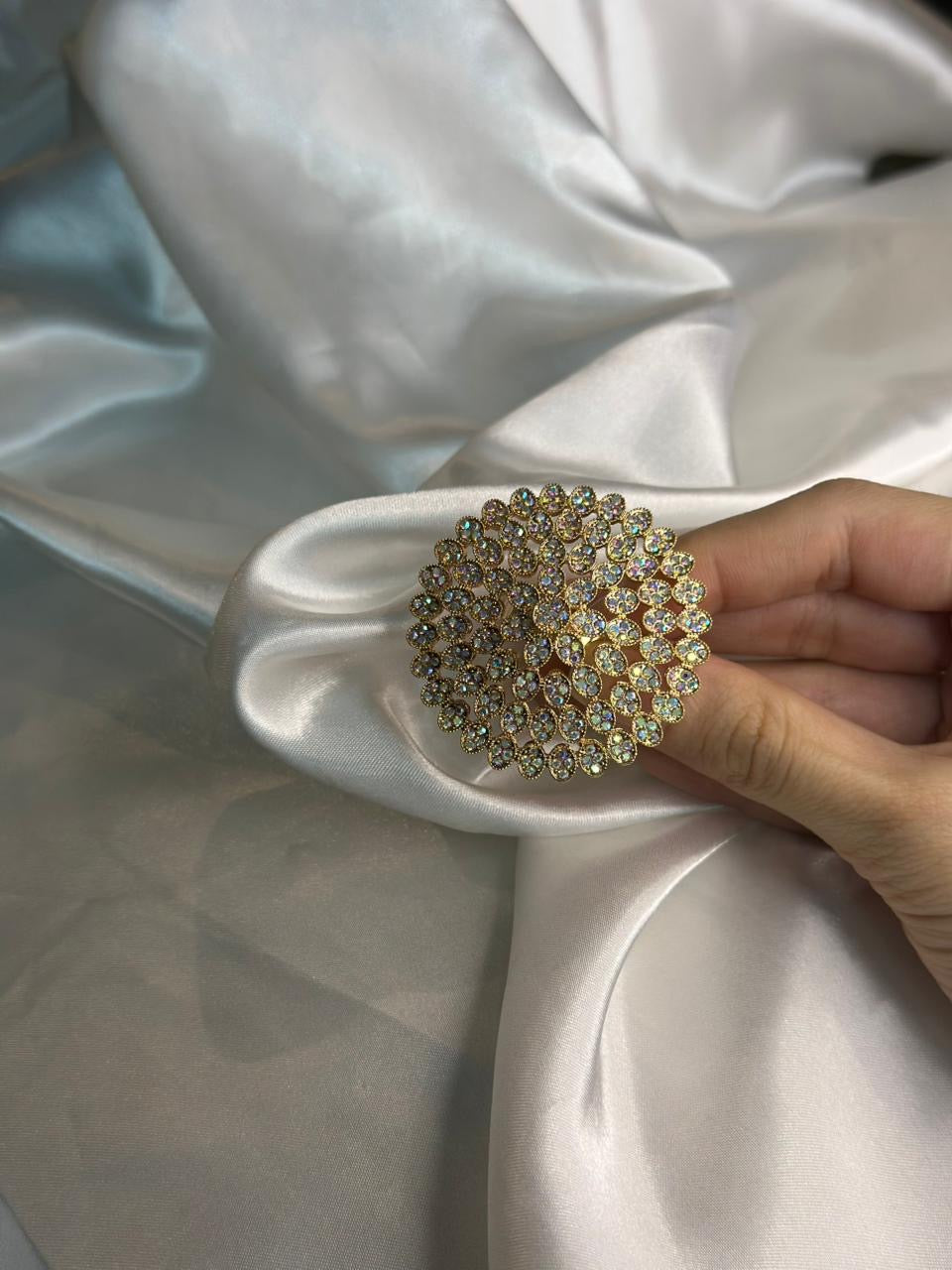 Gold jaal ring