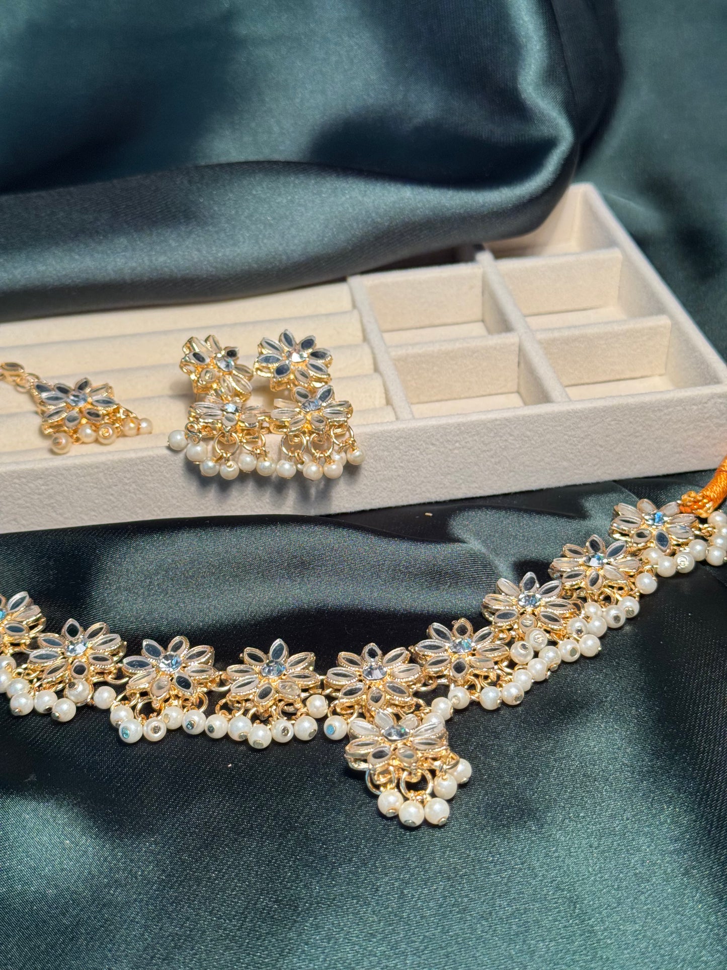 Gold booti Pearl Set