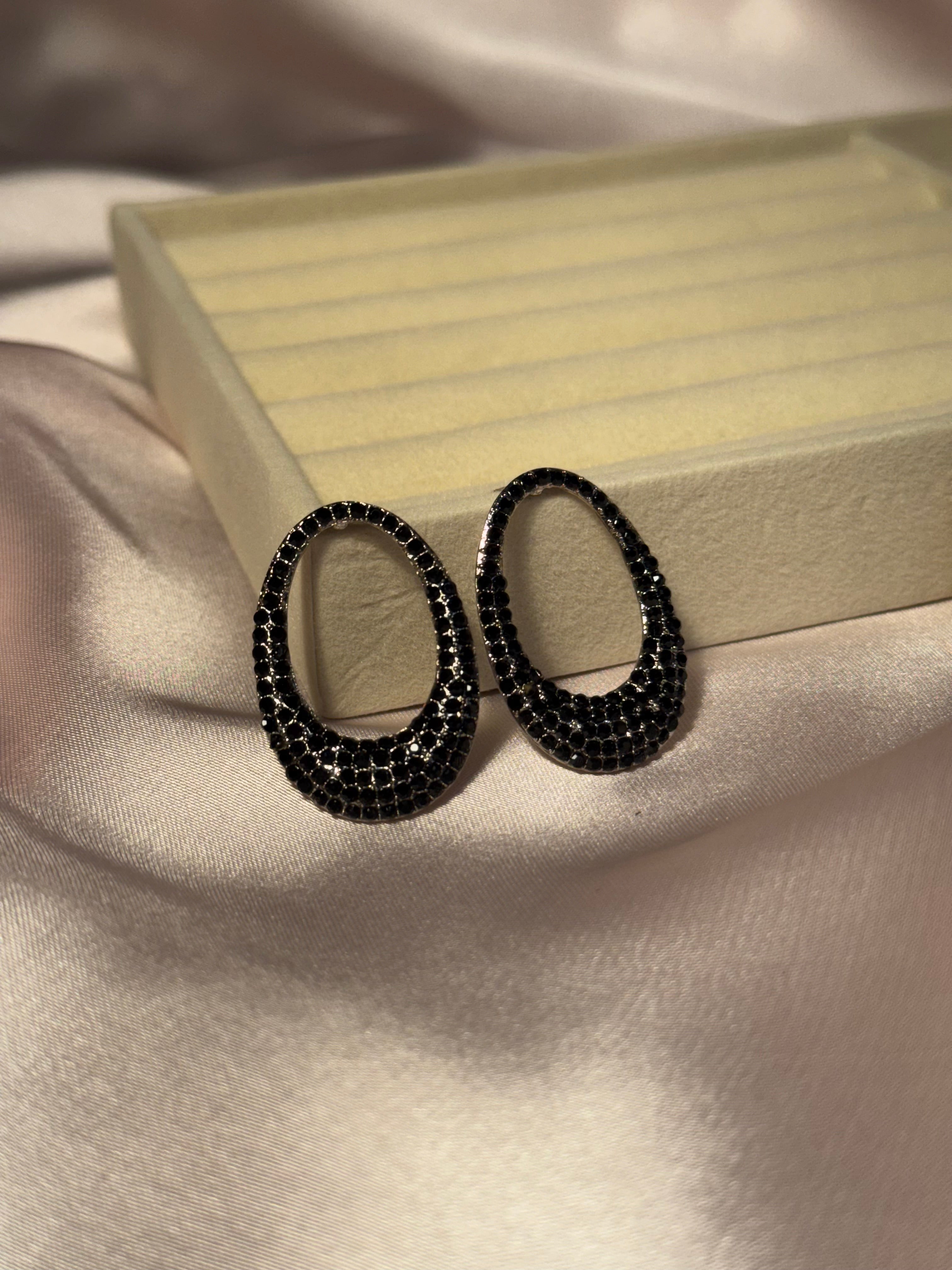 Black oval hoops- rozana