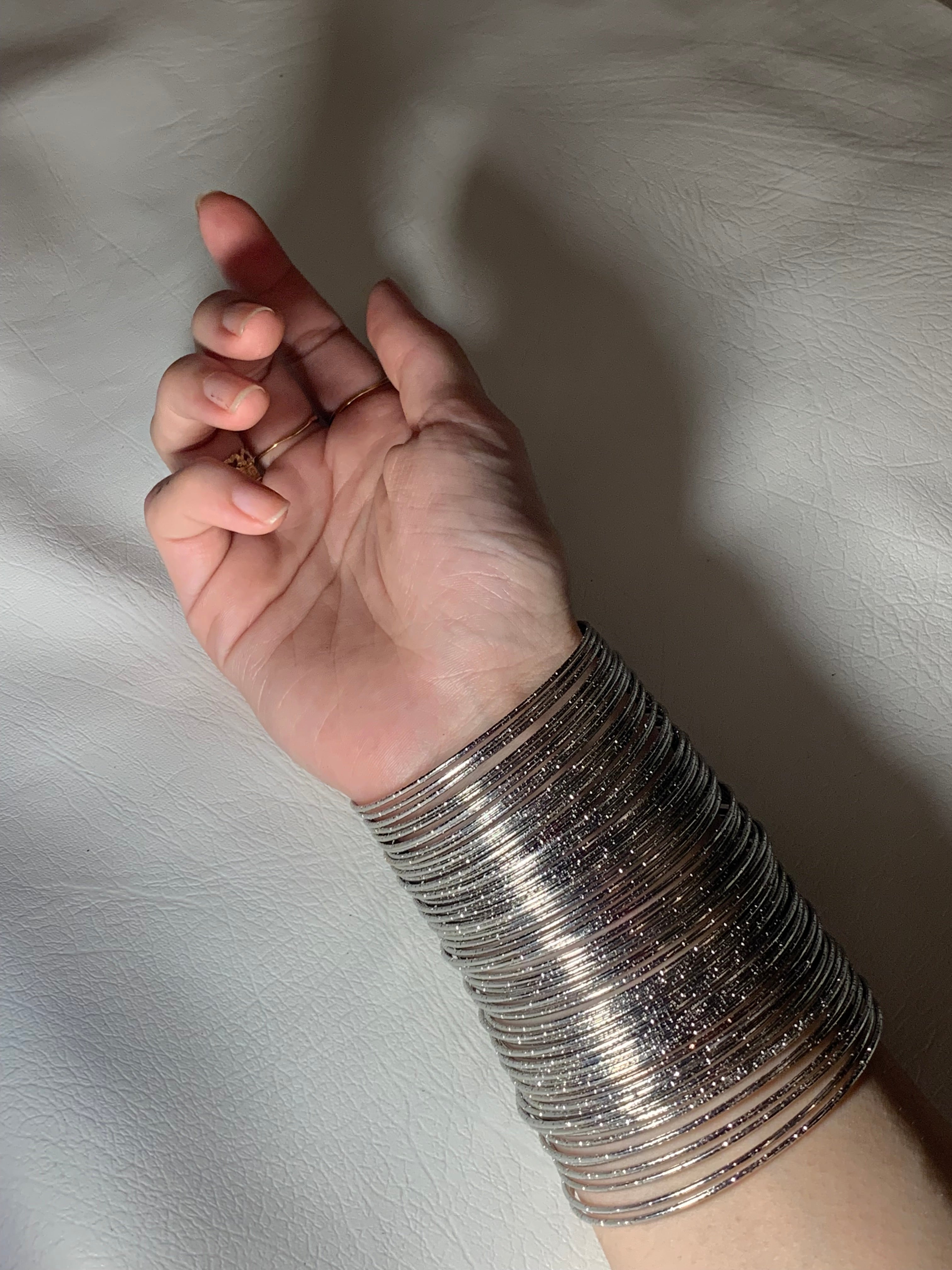 Silver bangles (30 Pieces)
