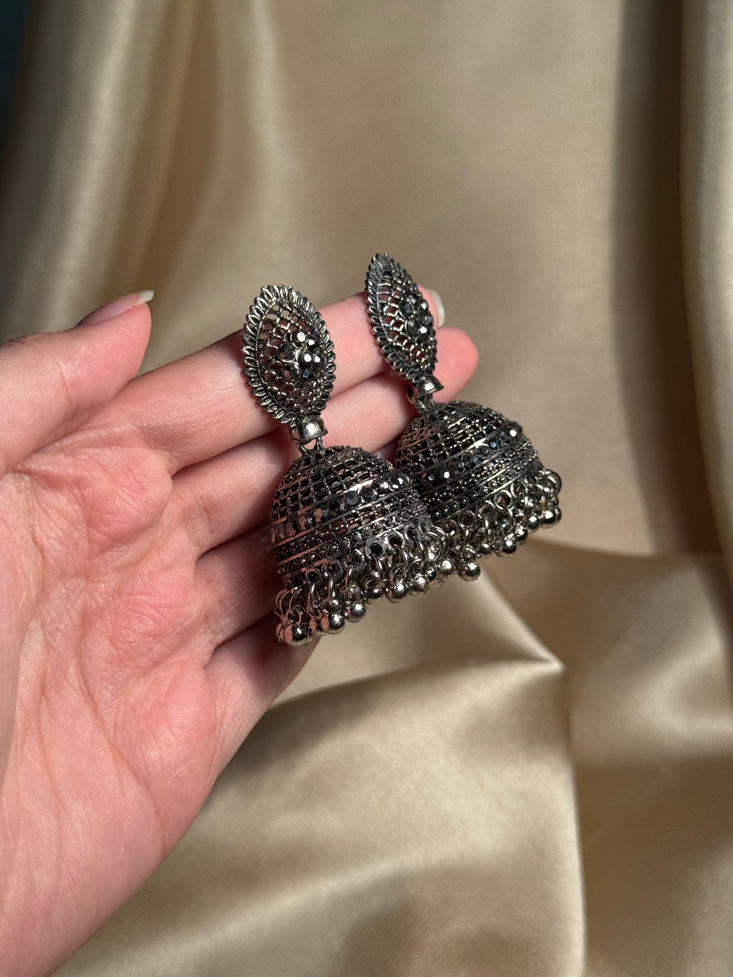 mahnoor earrings(charcoal)