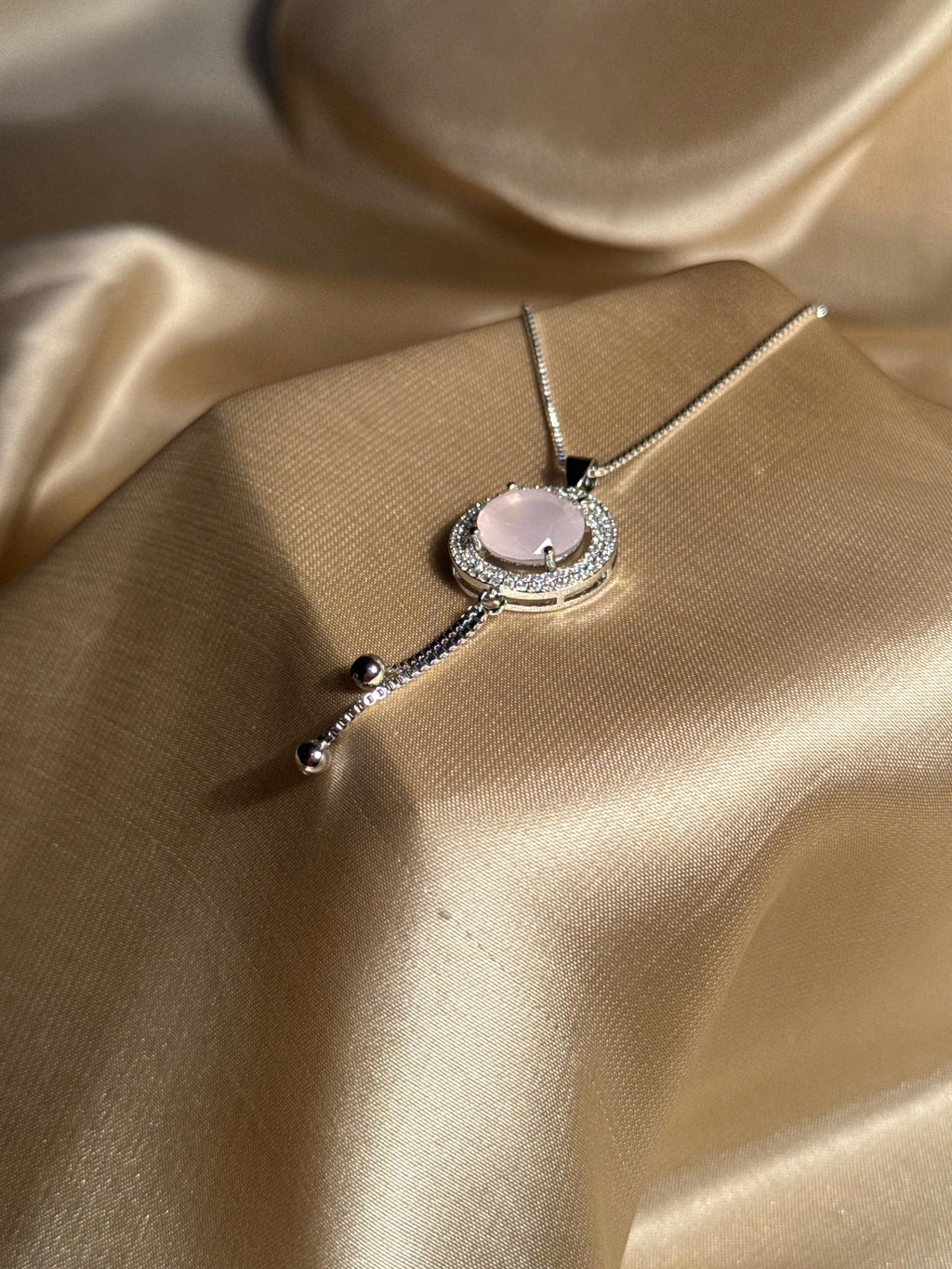 Round Pendant Necklace (Pink)