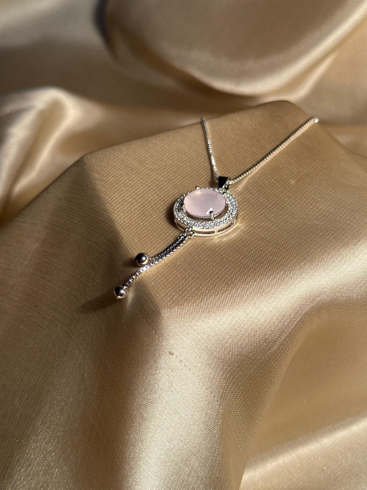Round Pendant Necklace (Pink)