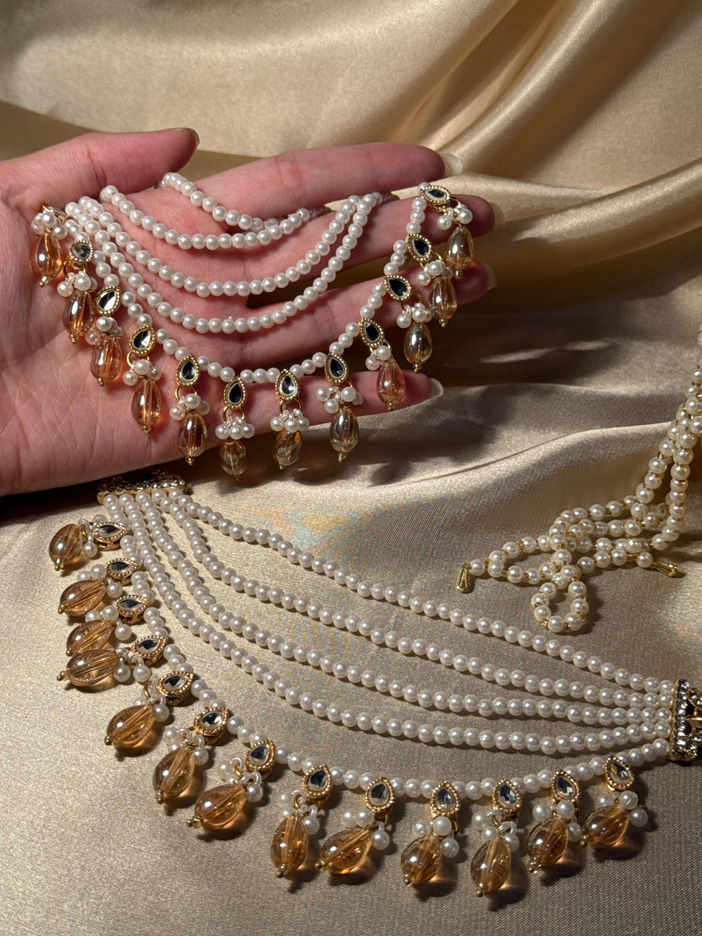White pearl saharay with gold beads - gold