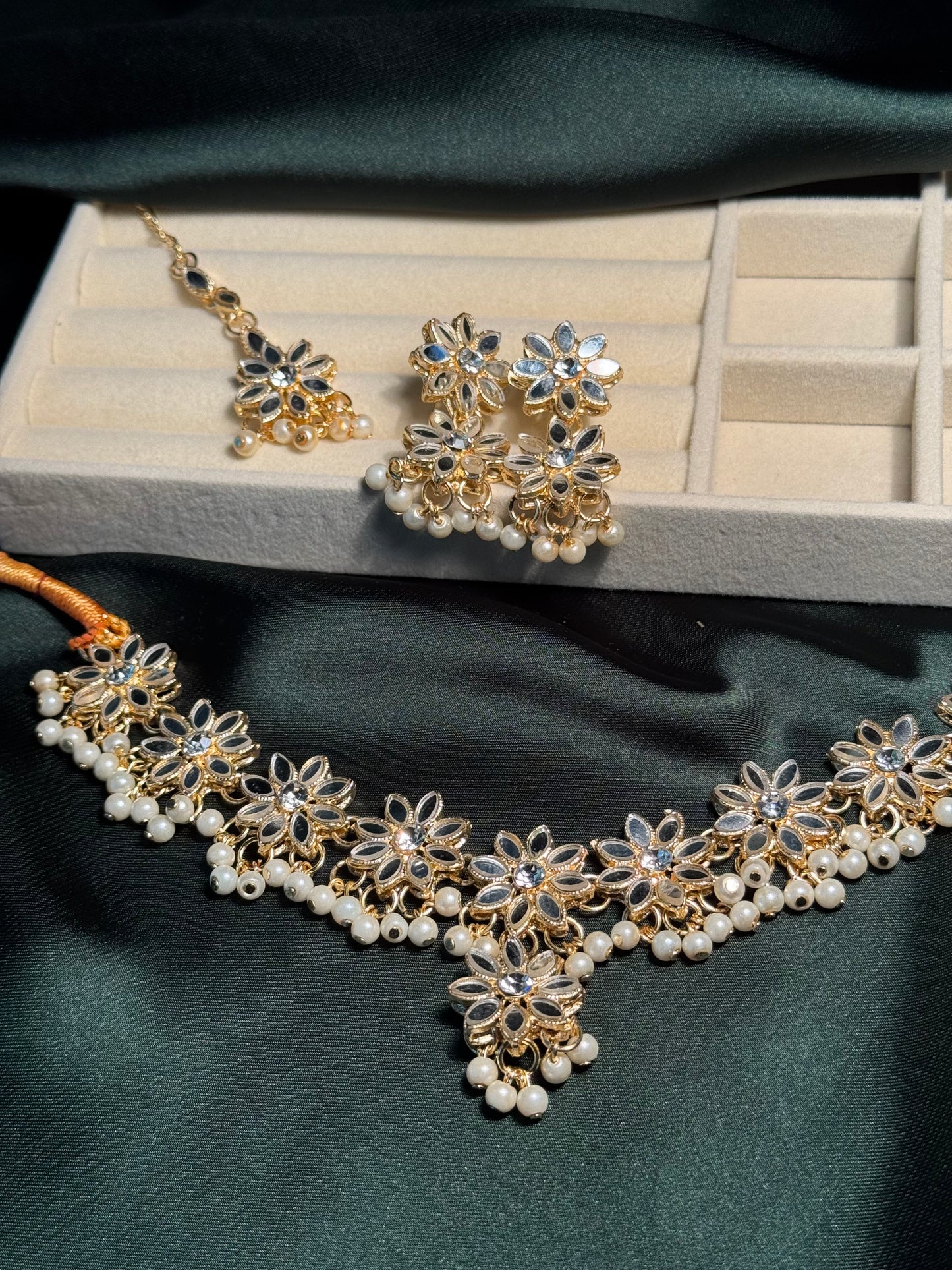 Gold booti Pearl Set