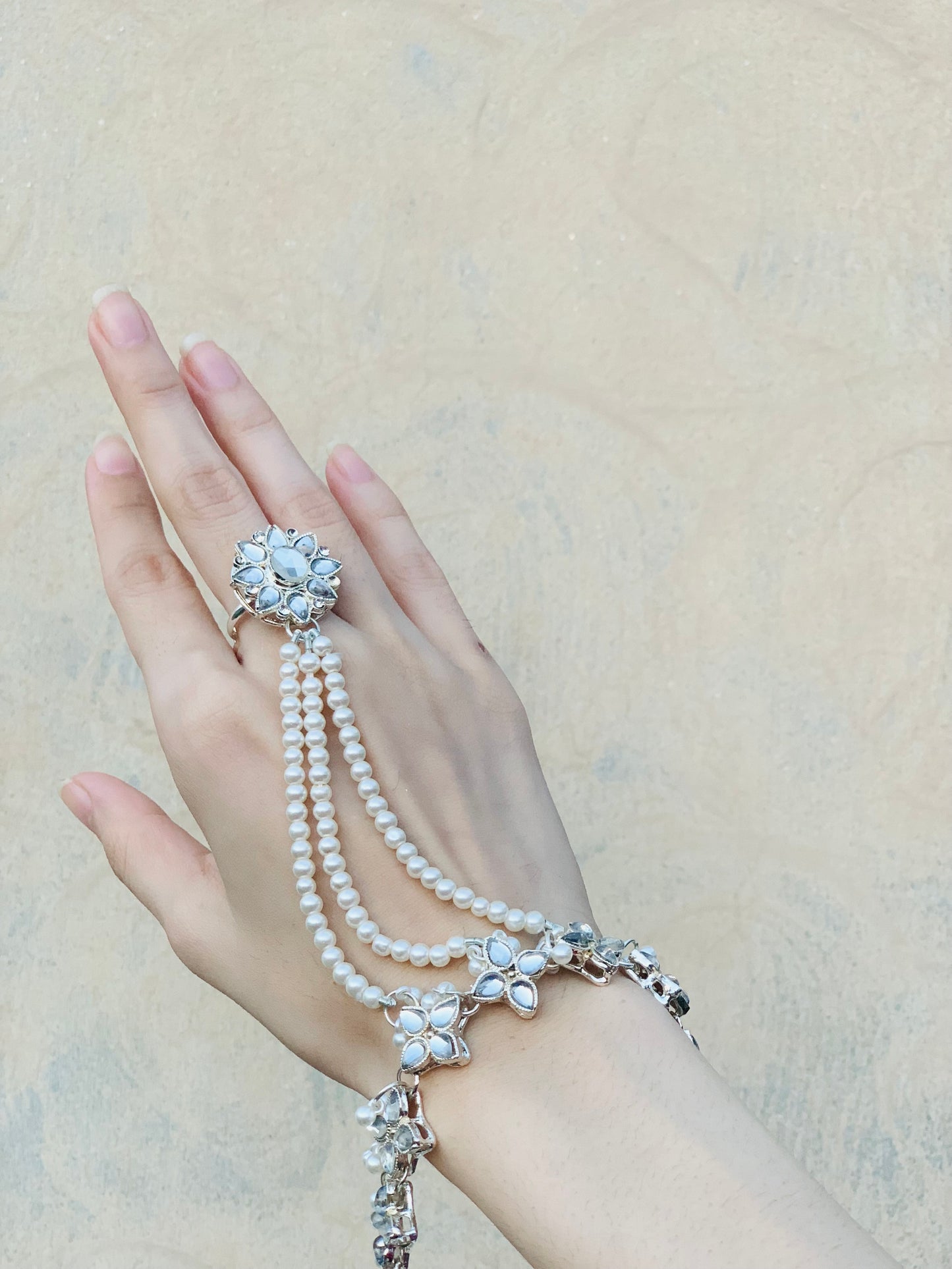 Hath Phool - Angla- White and Silver