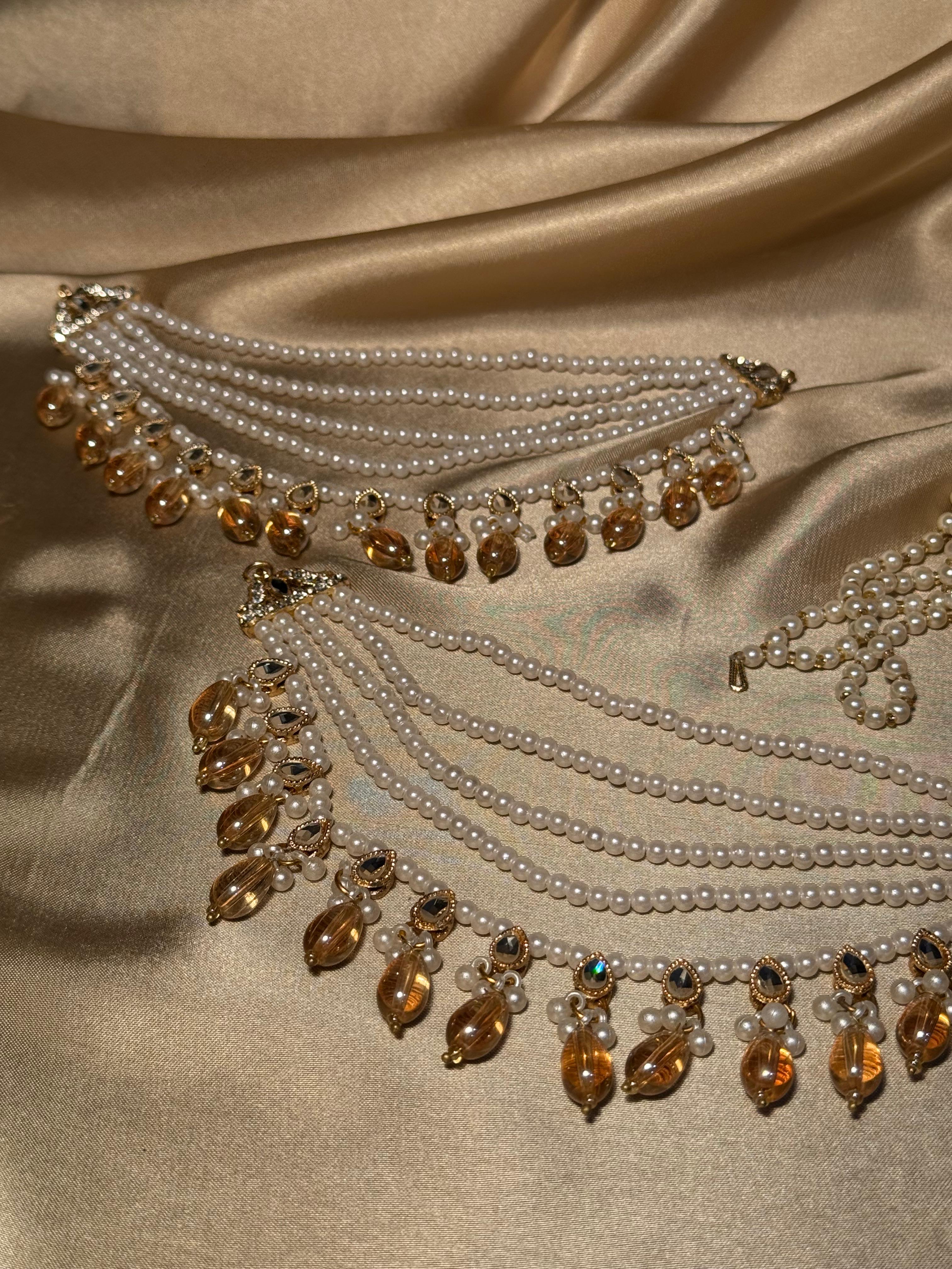 White pearl saharay with gold beads - gold