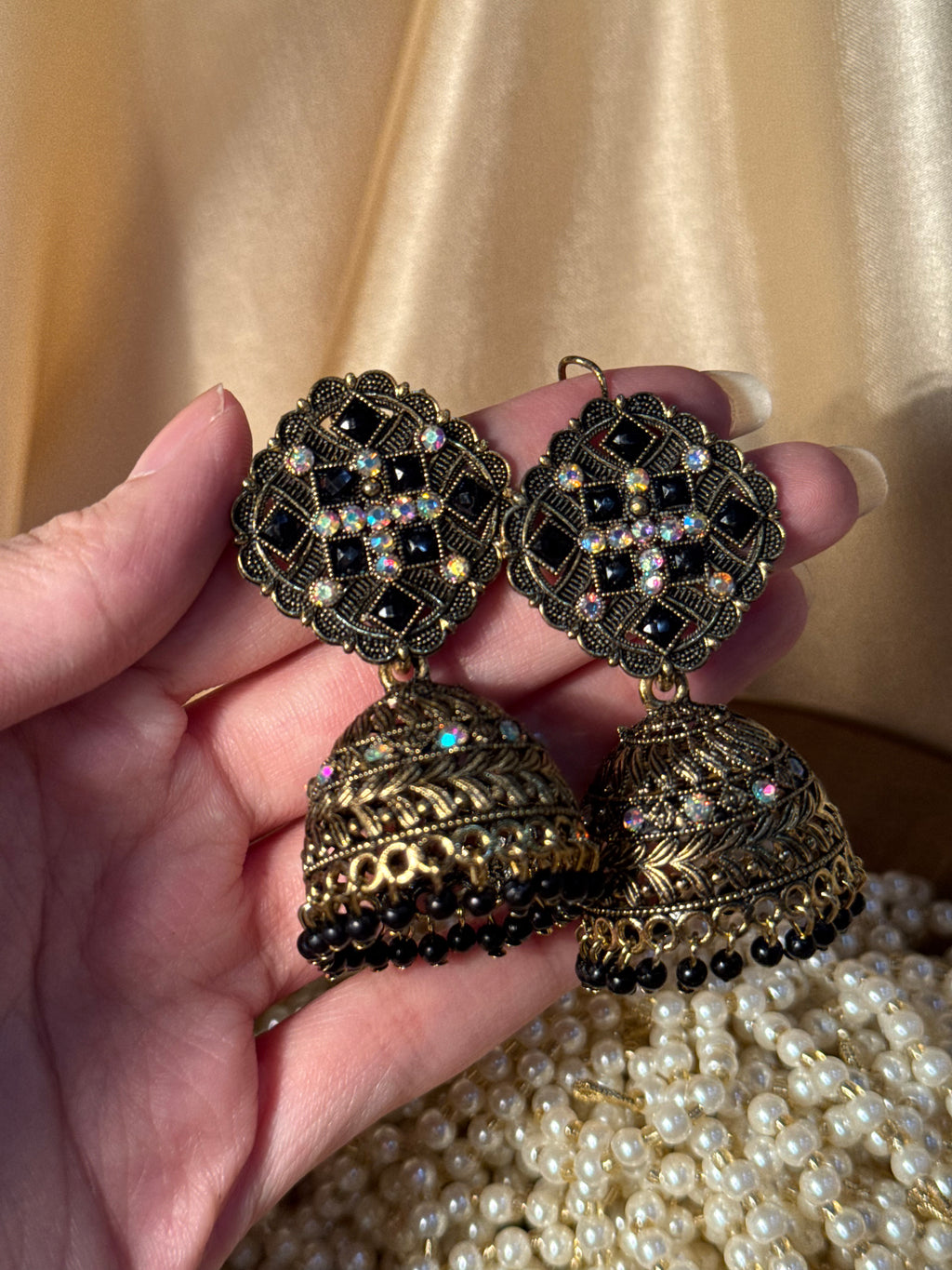 Sarah jhumki black- rozana