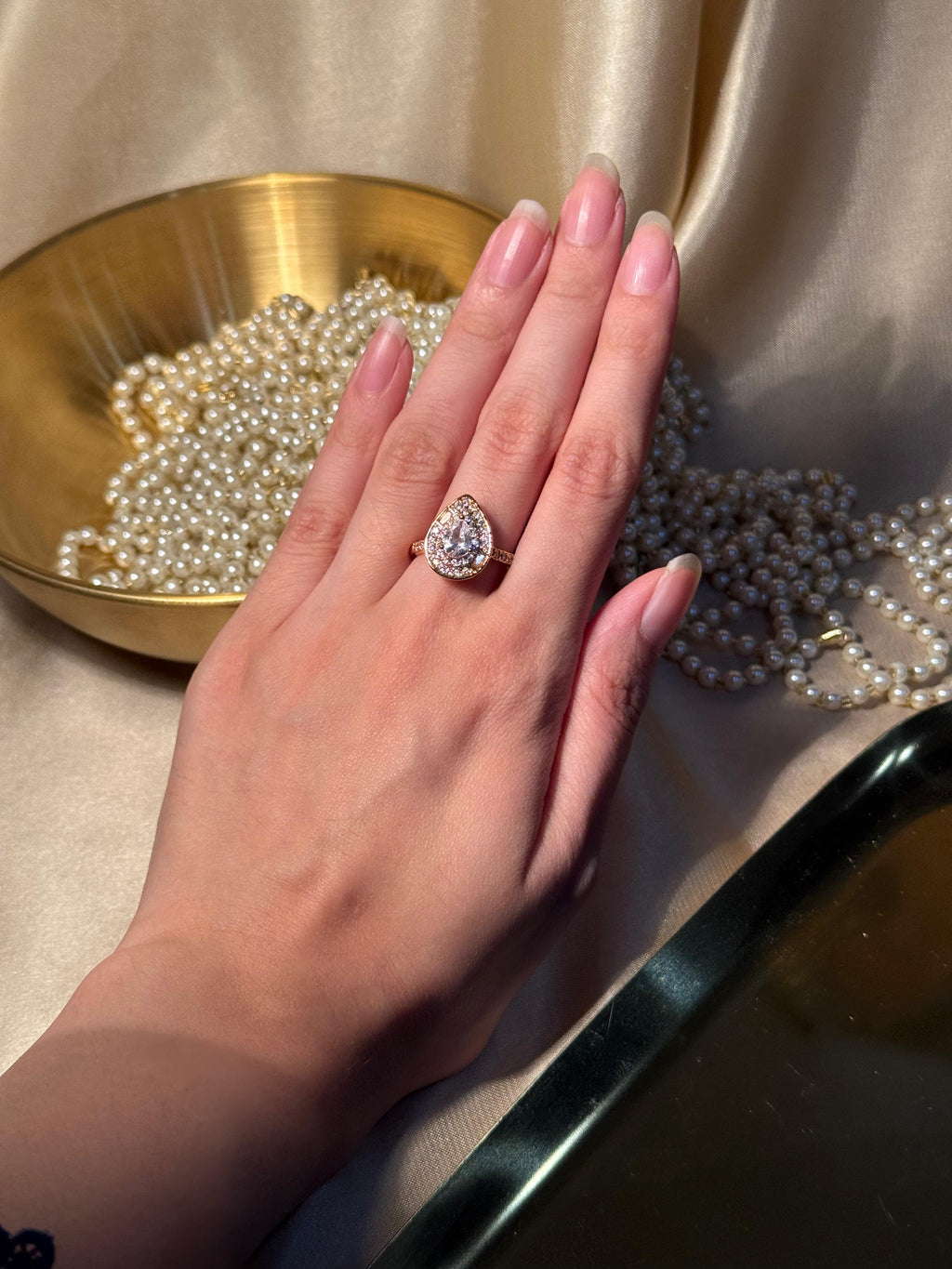 Droplet Ring Gold - White