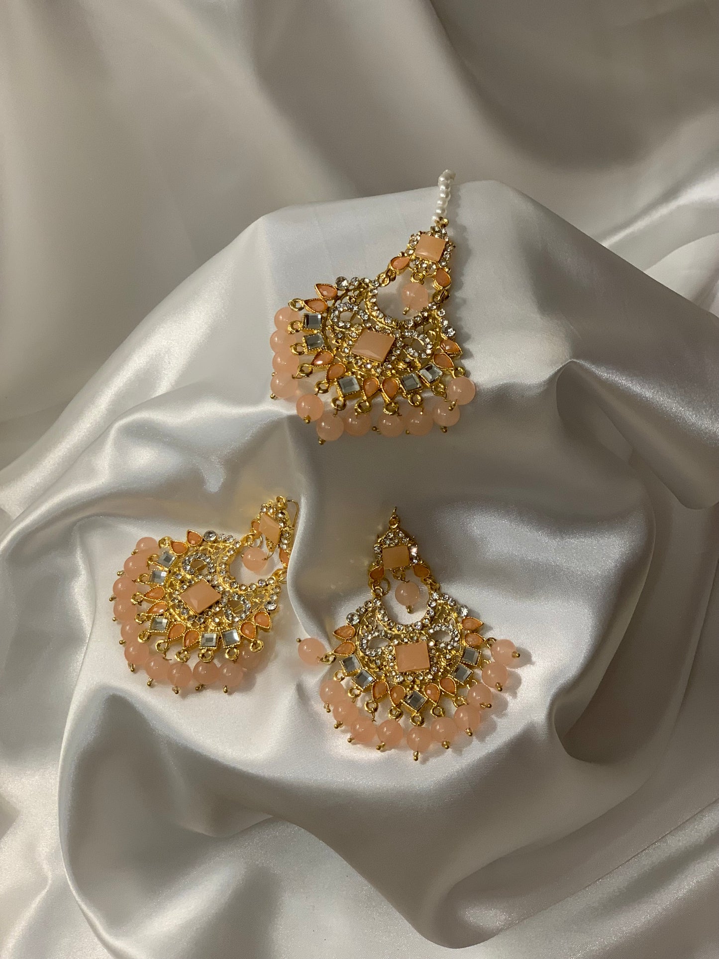 Earring and bindiya set - Peach