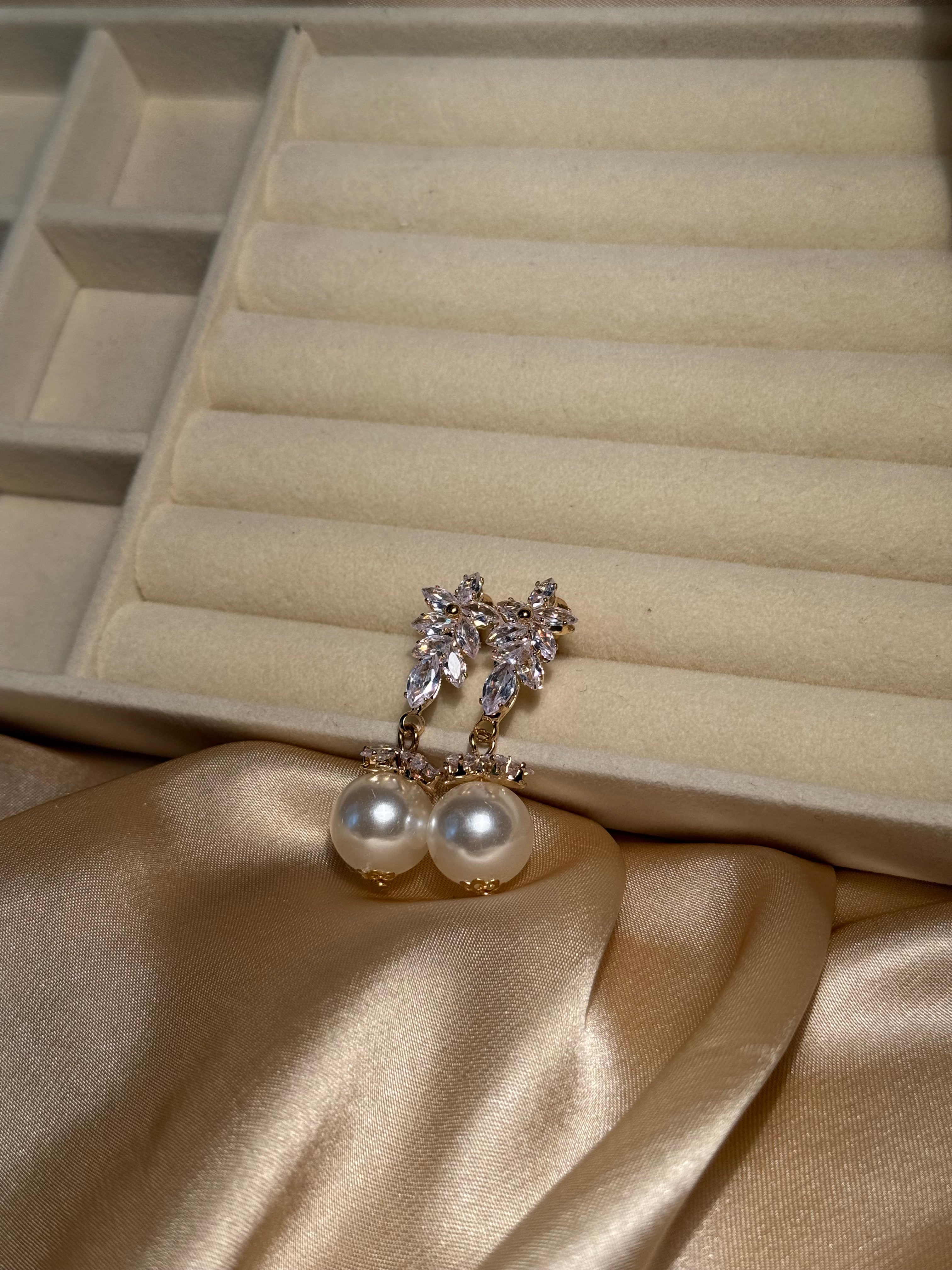 Rosette Pearl-white