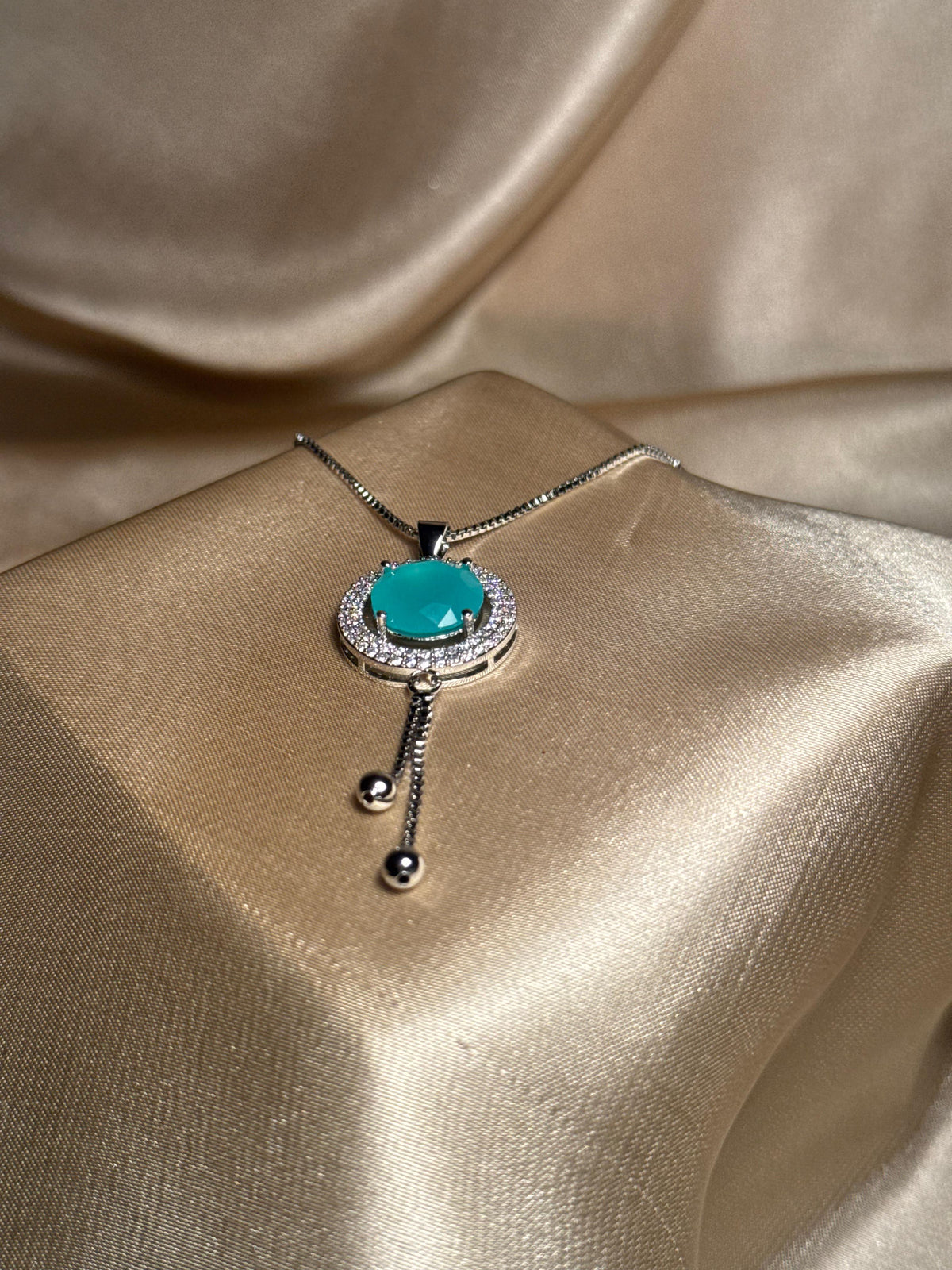 Round Pendant Necklace (Green)