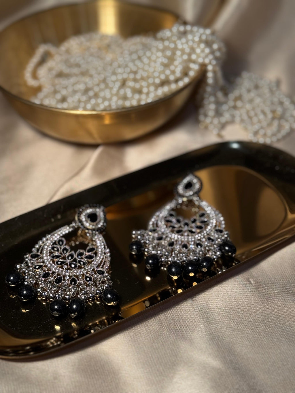 Nilofer Earrings - Black