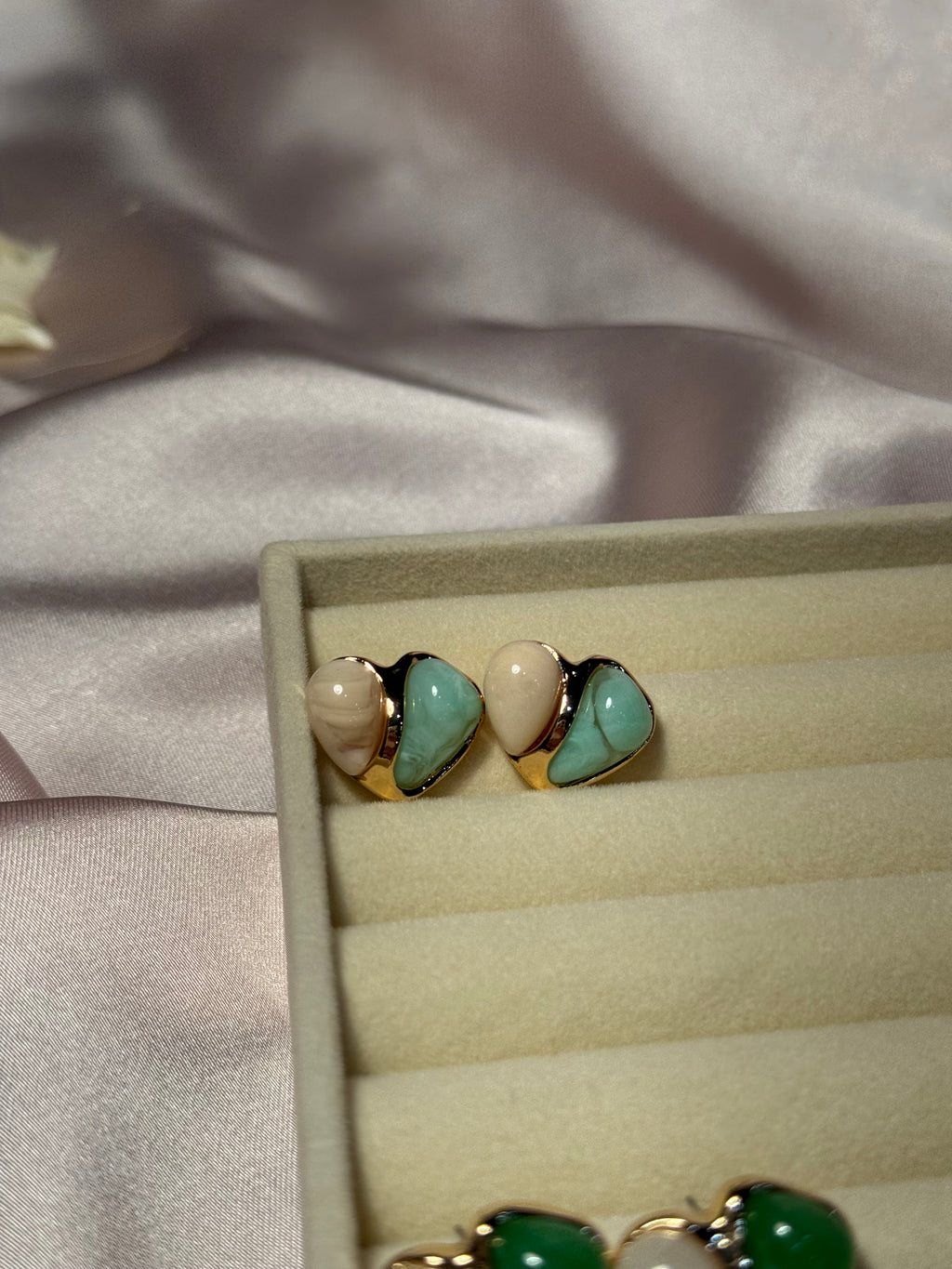 Turquoise Hearts- rozana