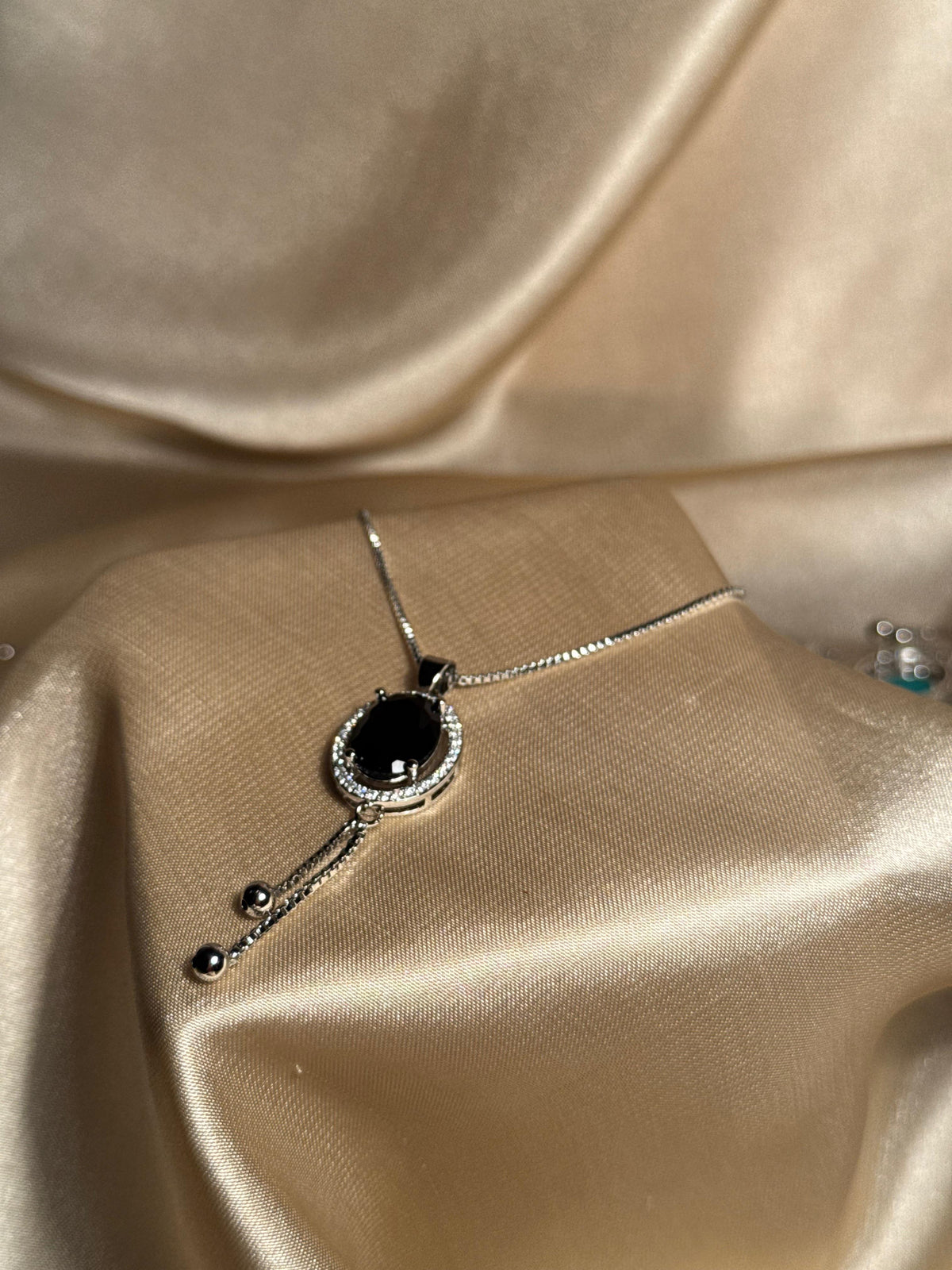 Oval Necklace Silver (Black)