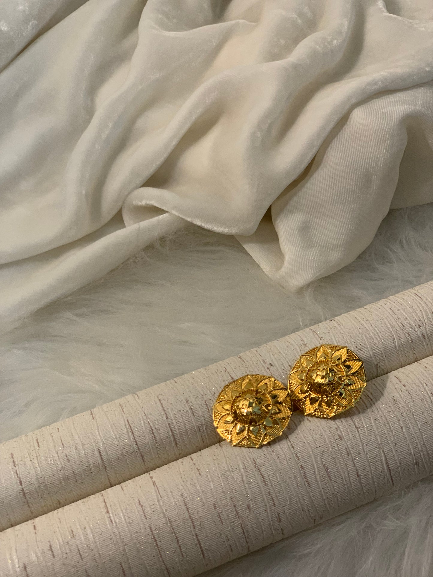 01 - Gold tops