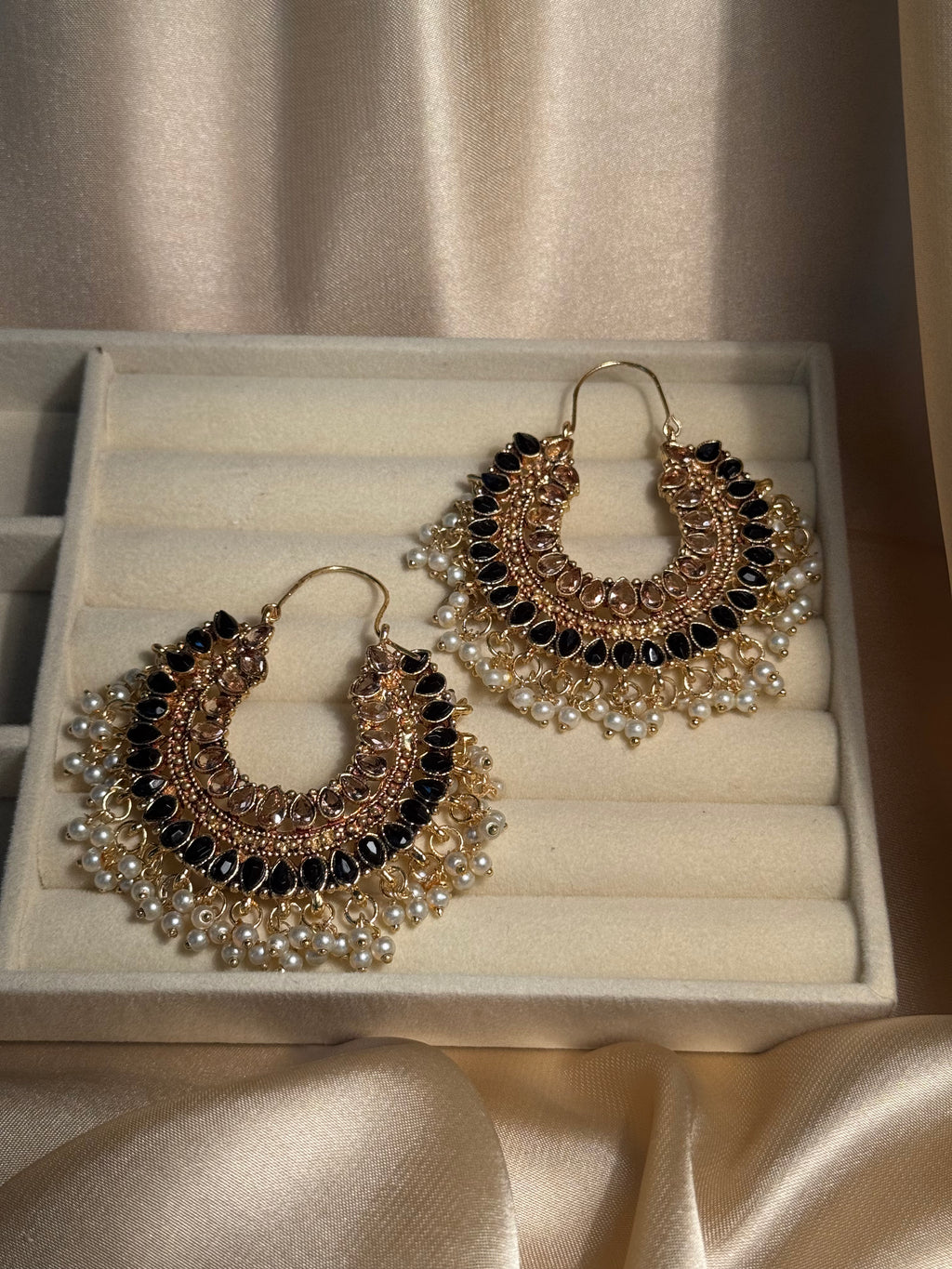 Mahrani earrings- black