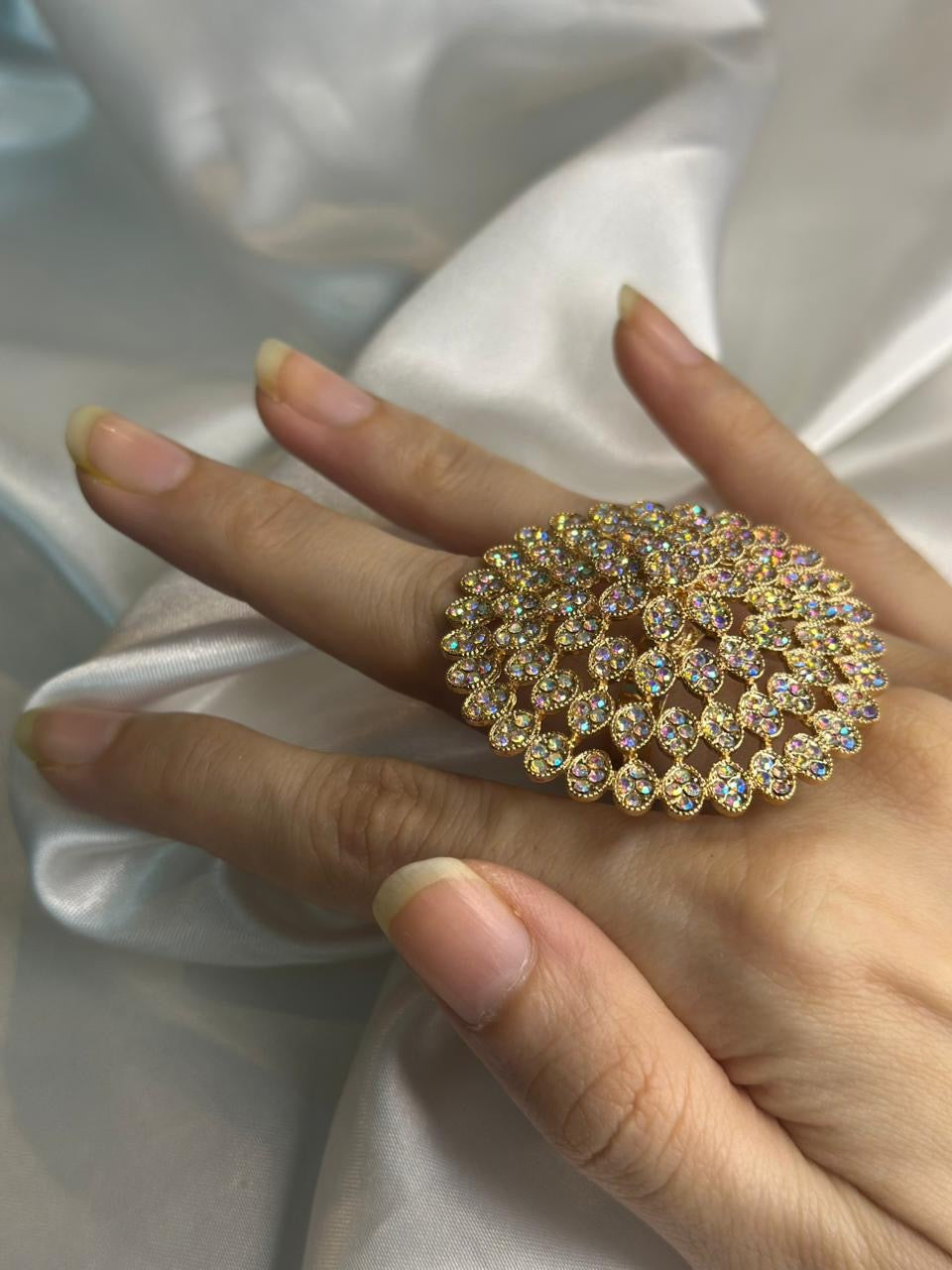 Gold jaal ring