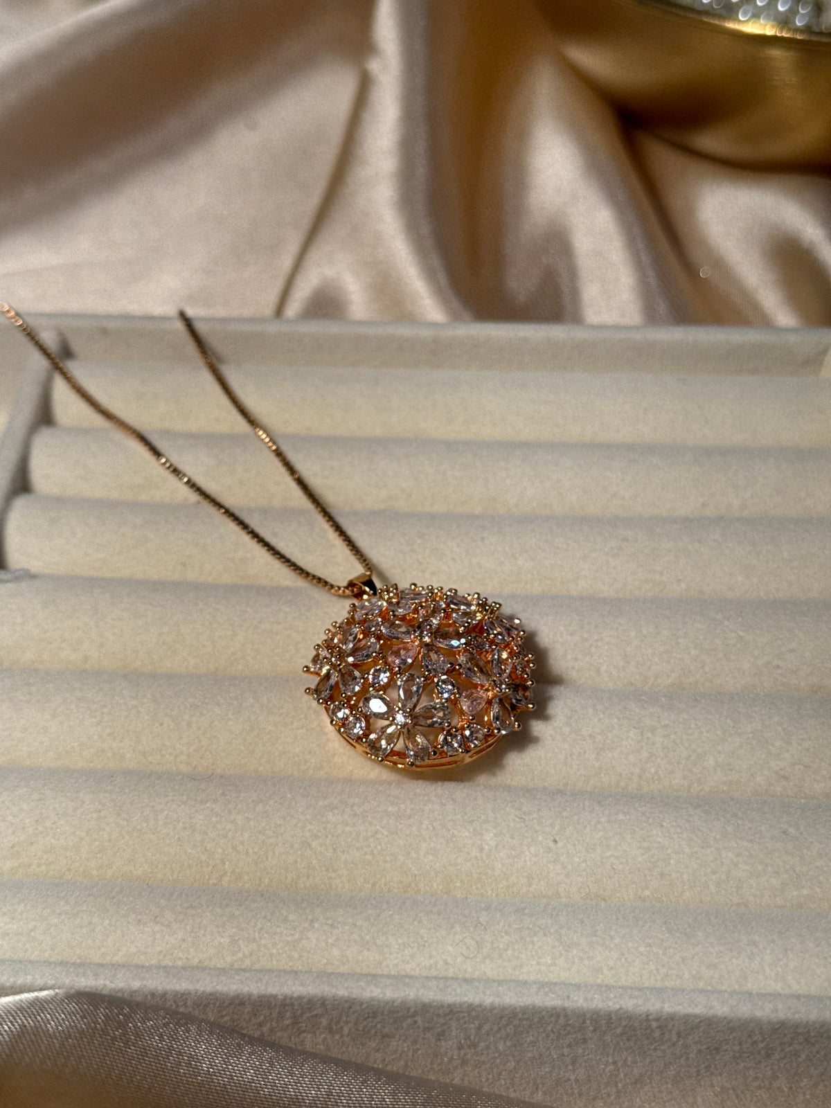 Gold Pendent (rozana)