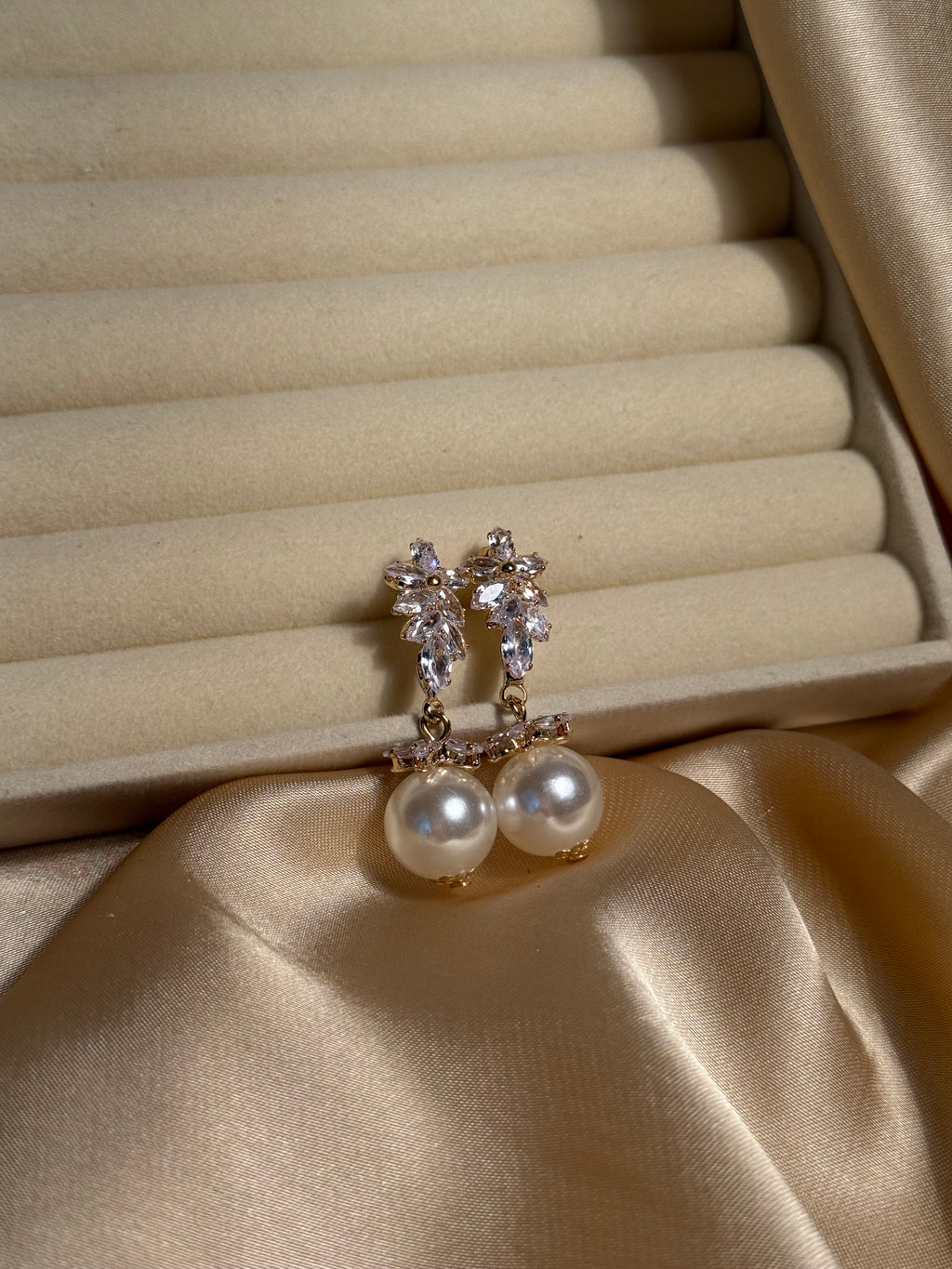 Rosette Pearl-white