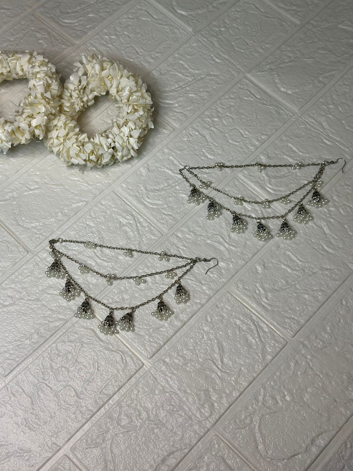 Jhumkay Waalay Saharay Earrings (Silver)