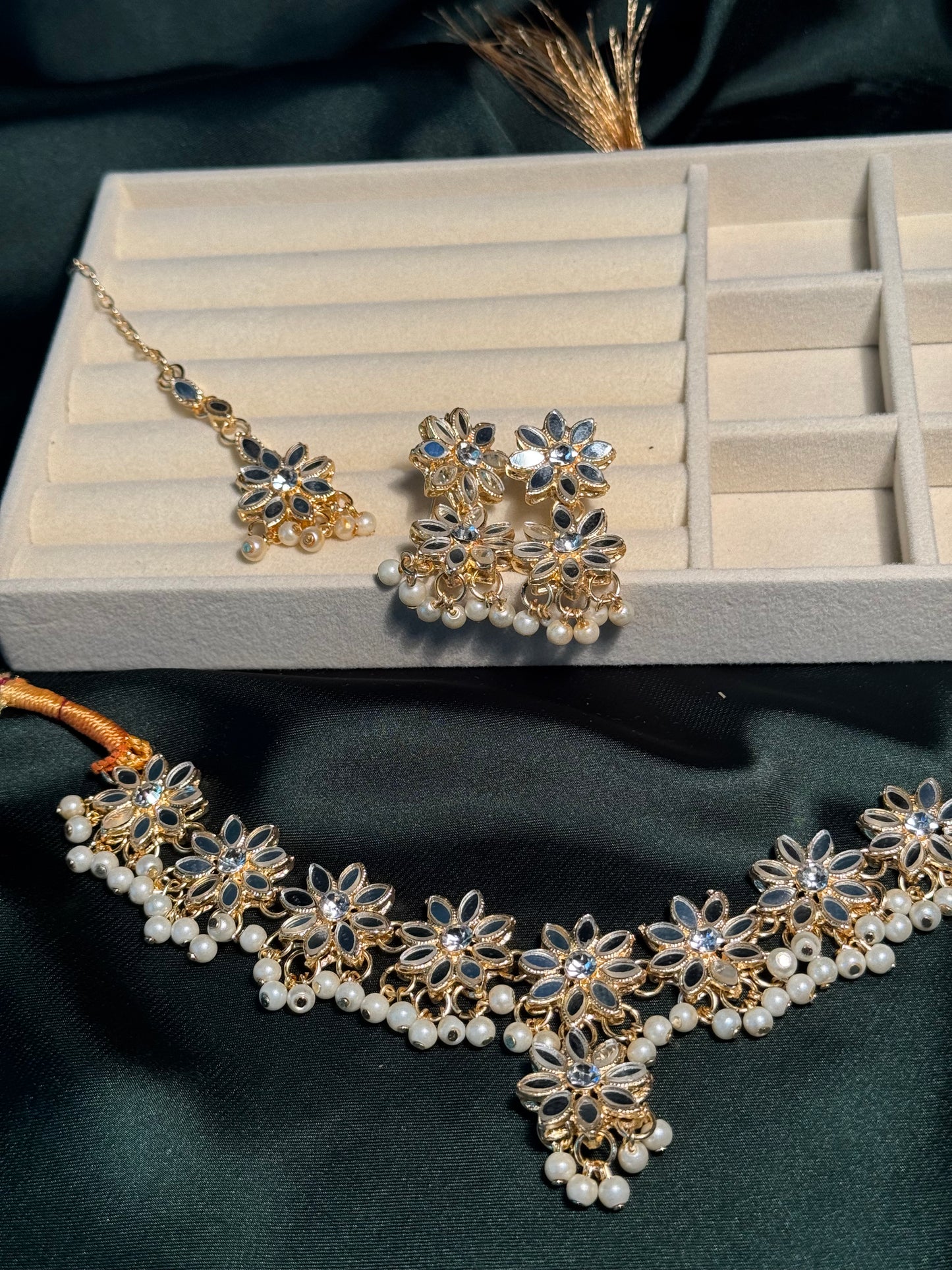 Gold booti Pearl Set