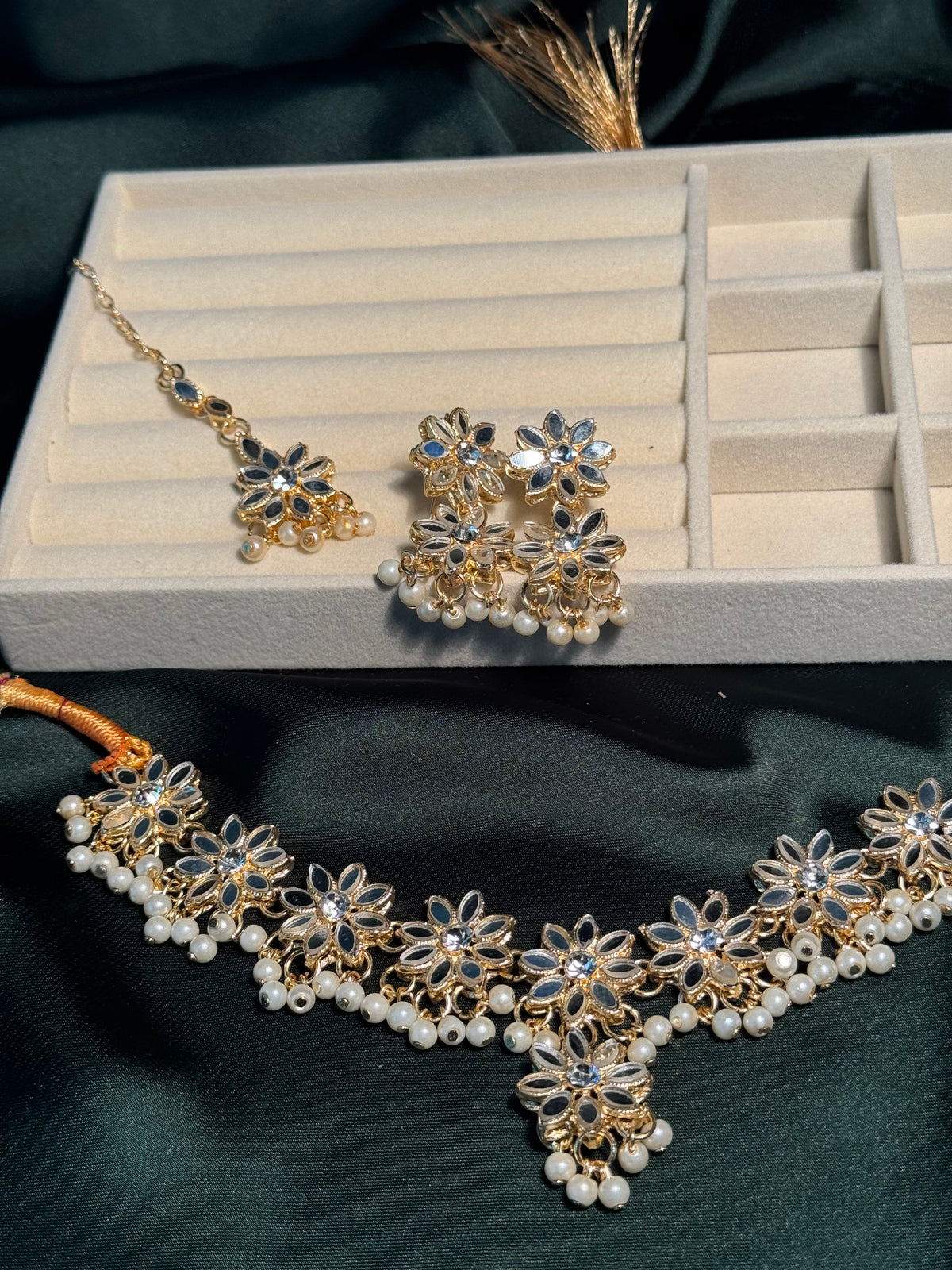 Gold booti Pearl Set