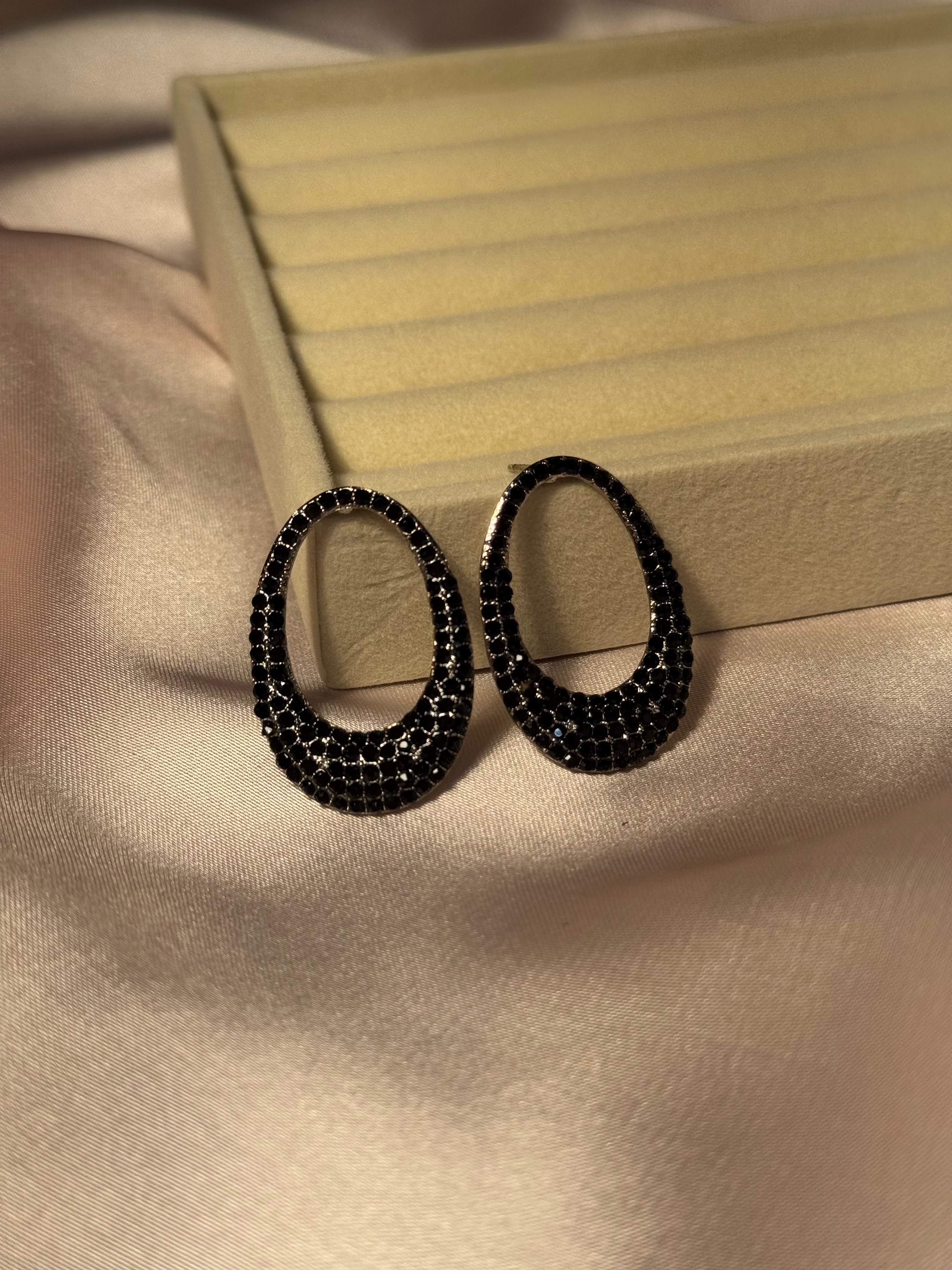 Black oval hoops- rozana