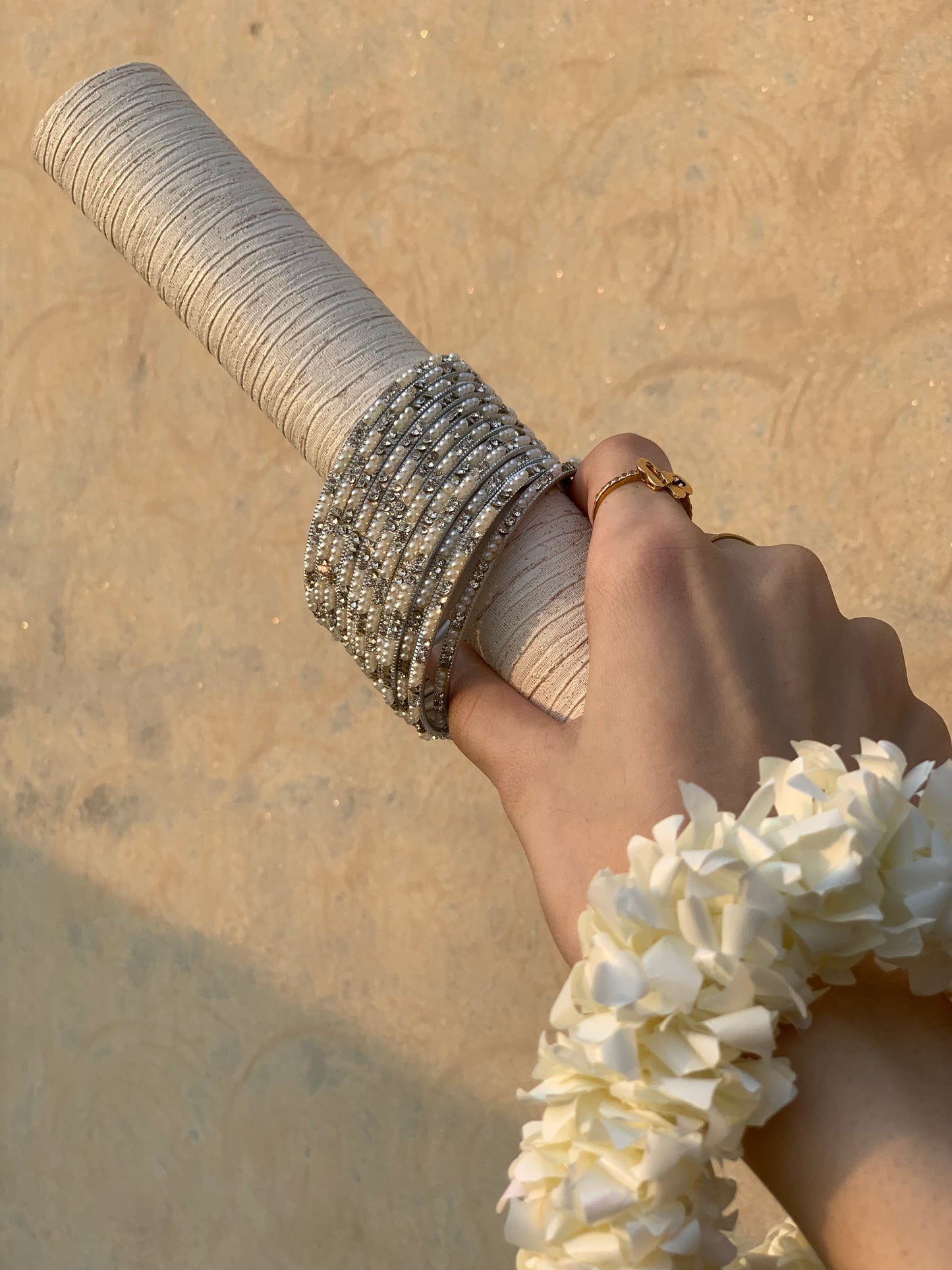 Neha Bangles (White and silver )
