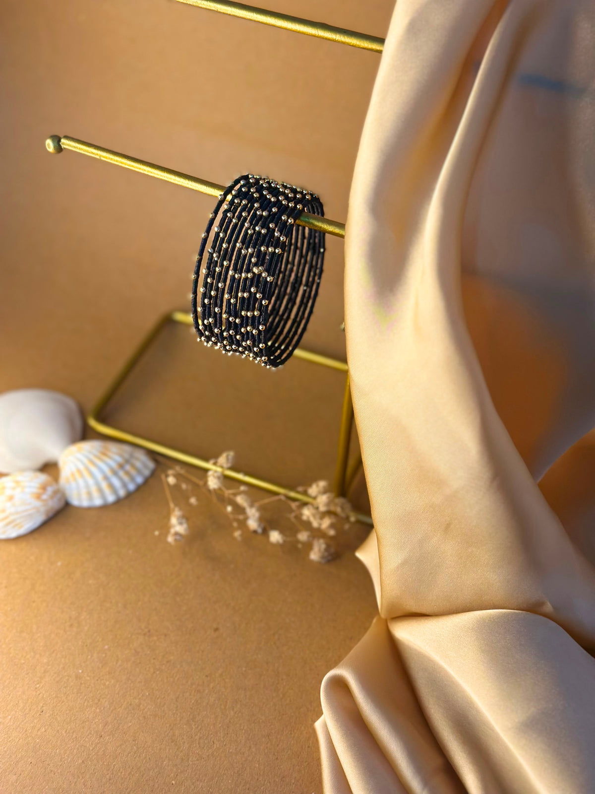 Dotted bangle 12 pcs - black