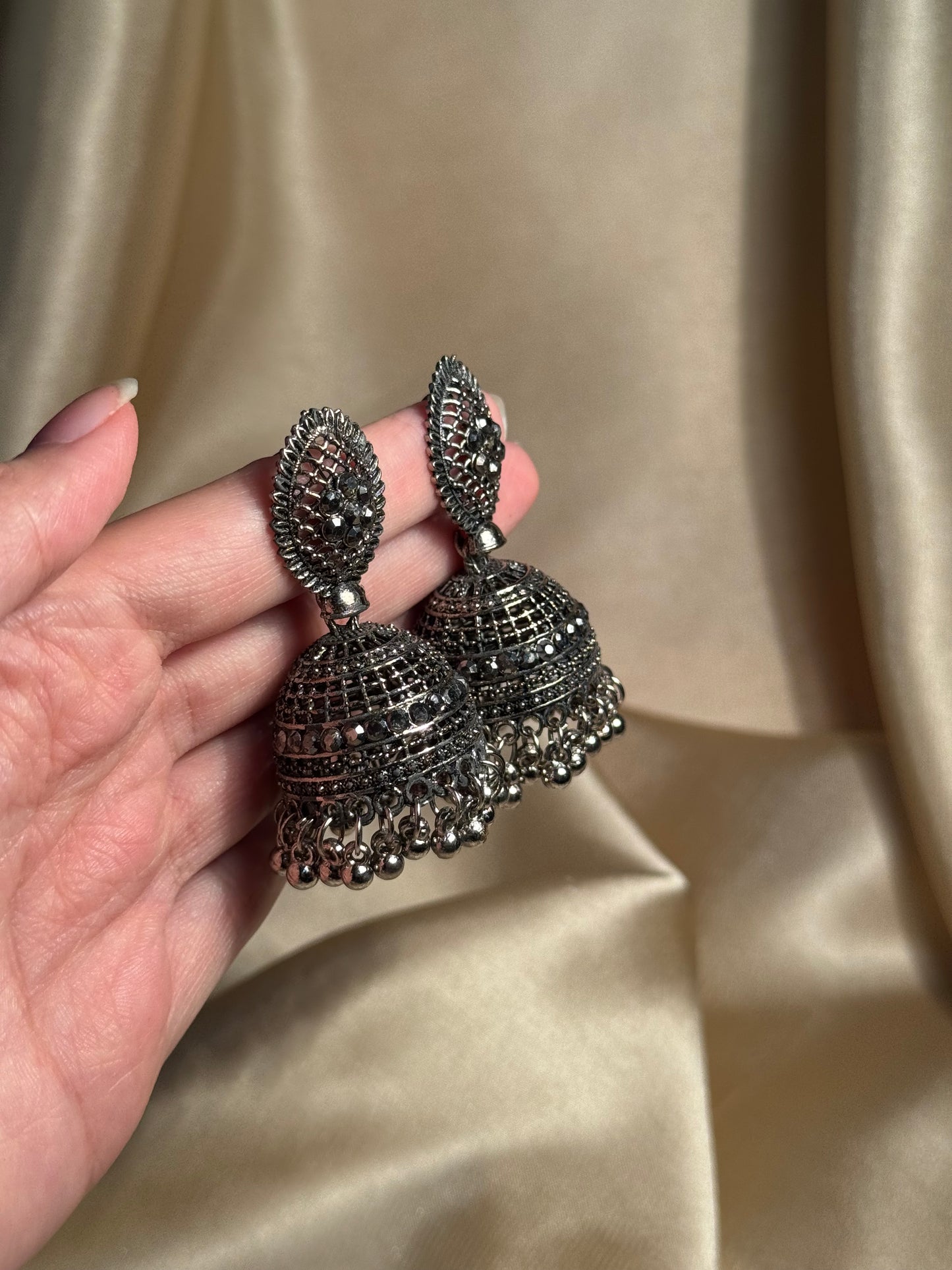 mahnoor earrings(charcoal)
