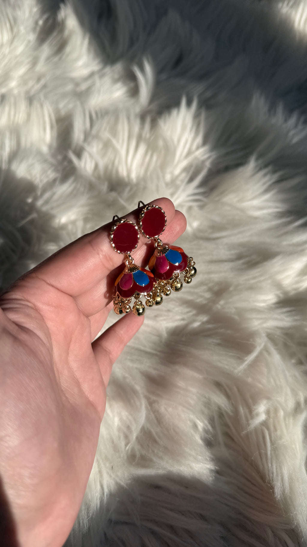 oval jhumki
