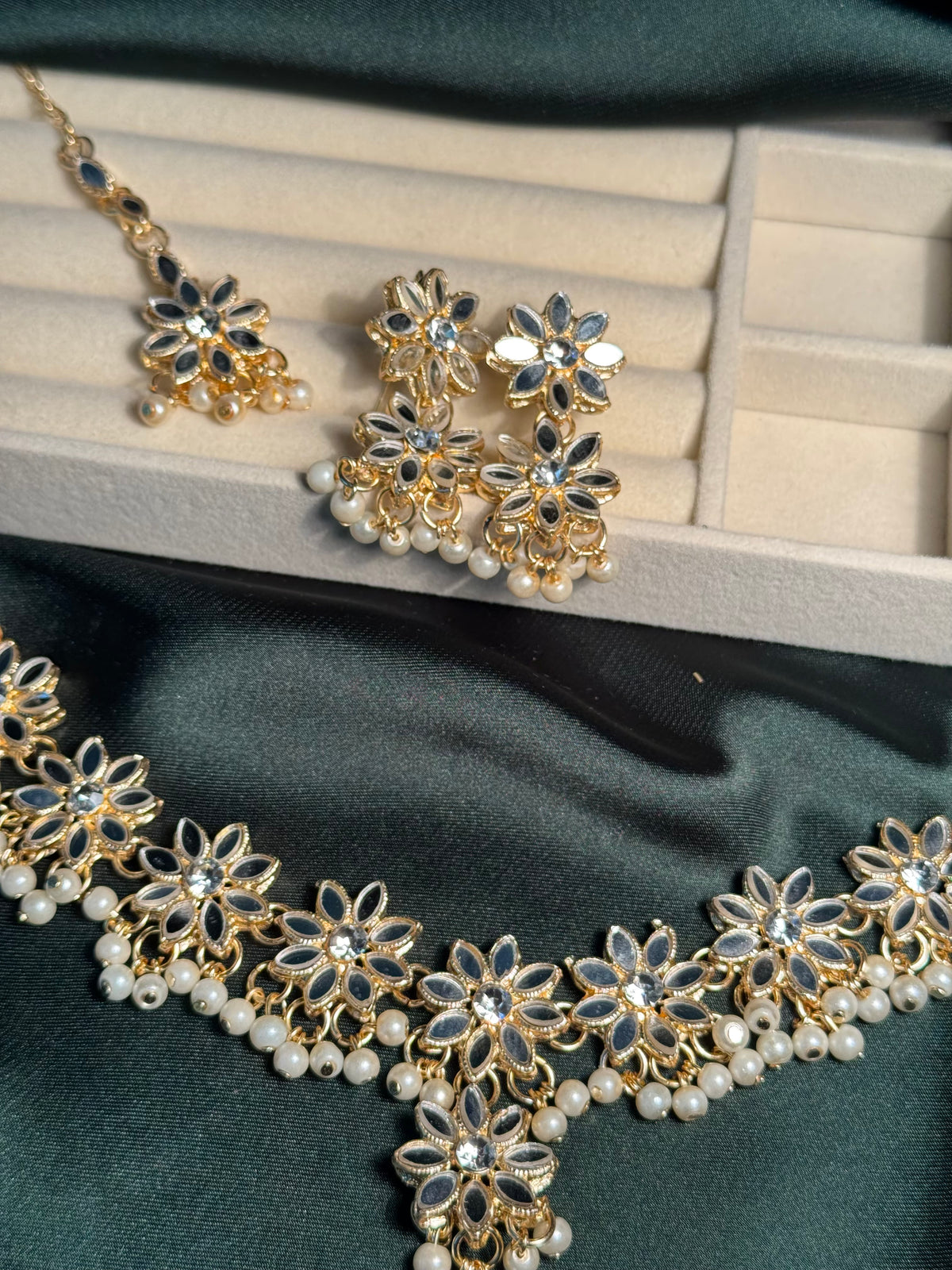 Gold booti Pearl Set