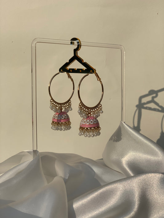 Hoor baali - pink and white.