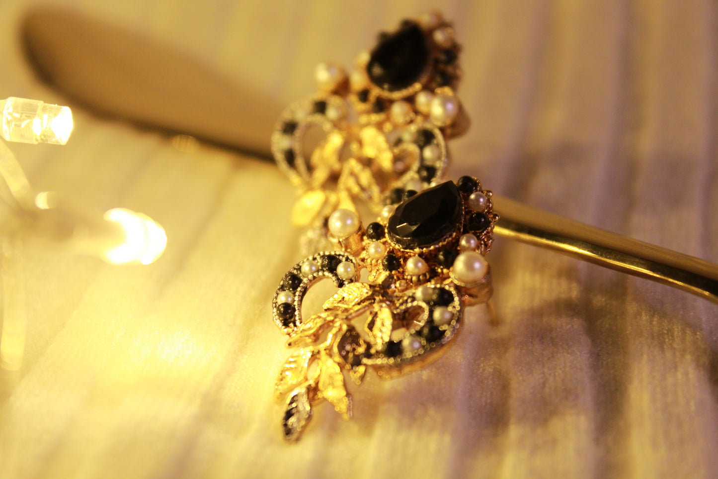 EFS-05  Gold Plated Crowns- Black and Pearl White