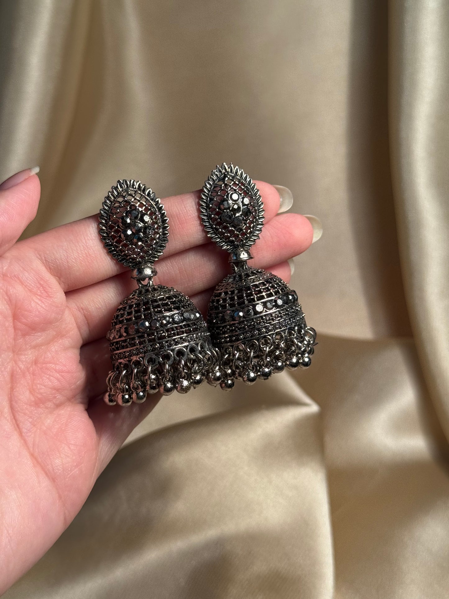 mahnoor earrings(charcoal)
