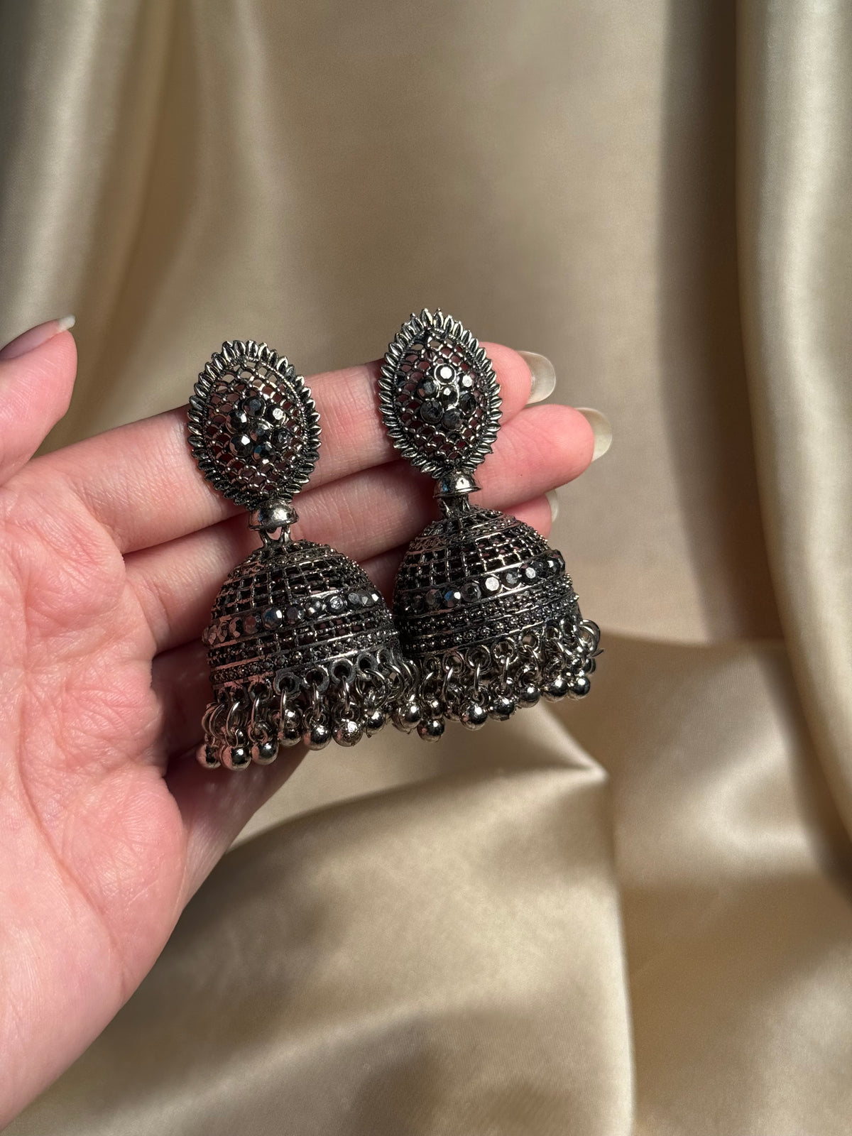 mahnoor earrings (charcoal)