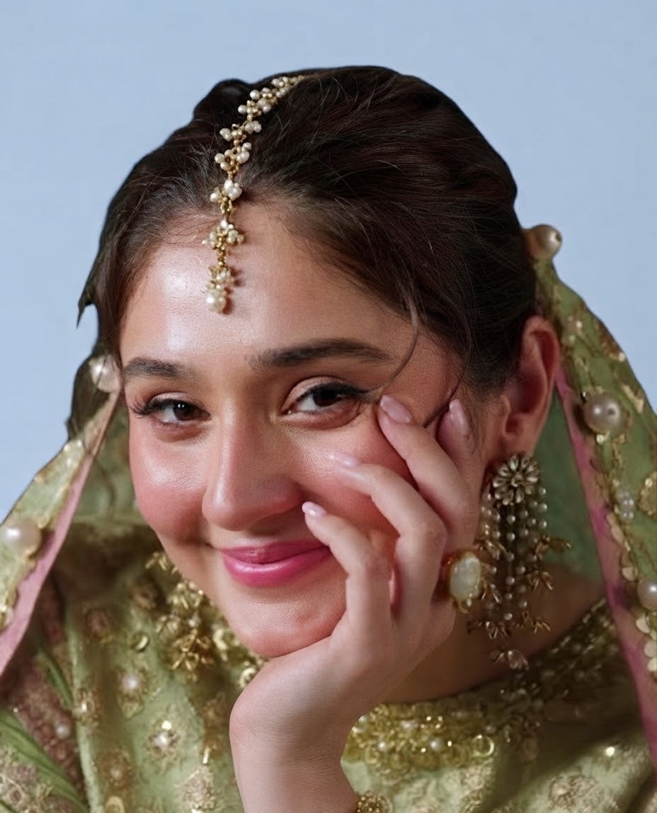 Gold Kundan bindi
