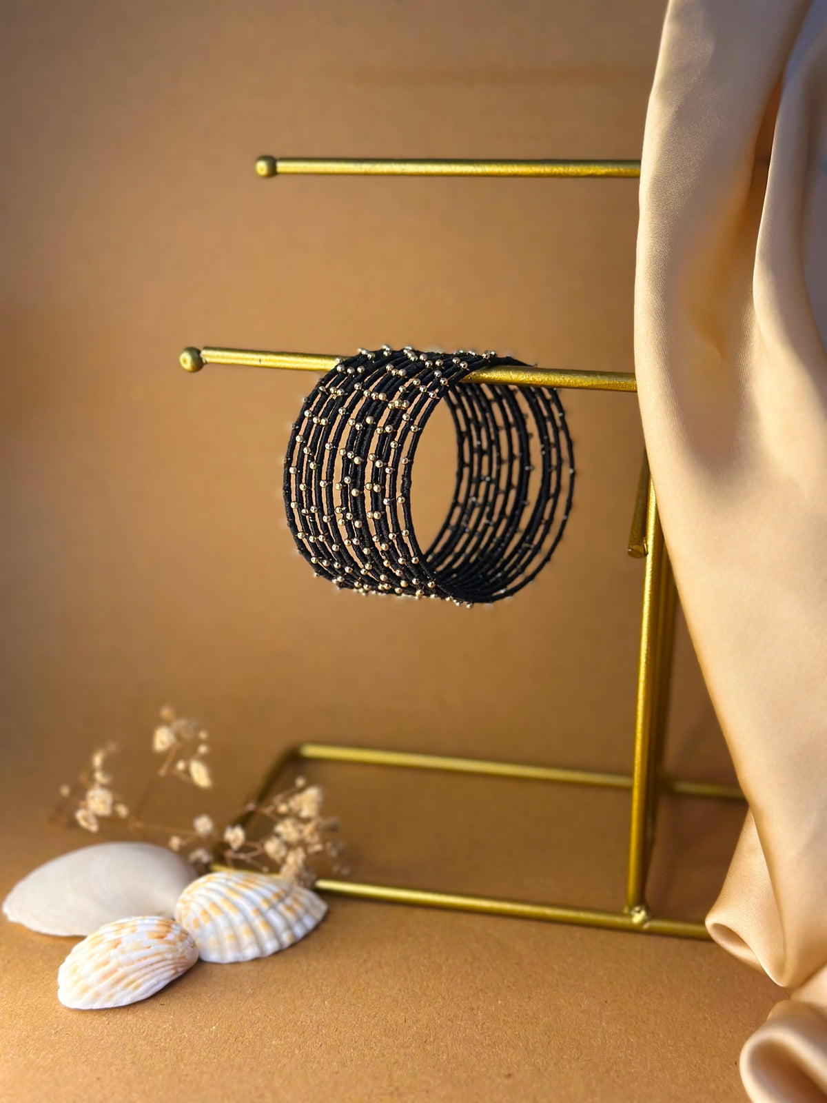 Dotted bangle 12 pcs - black
