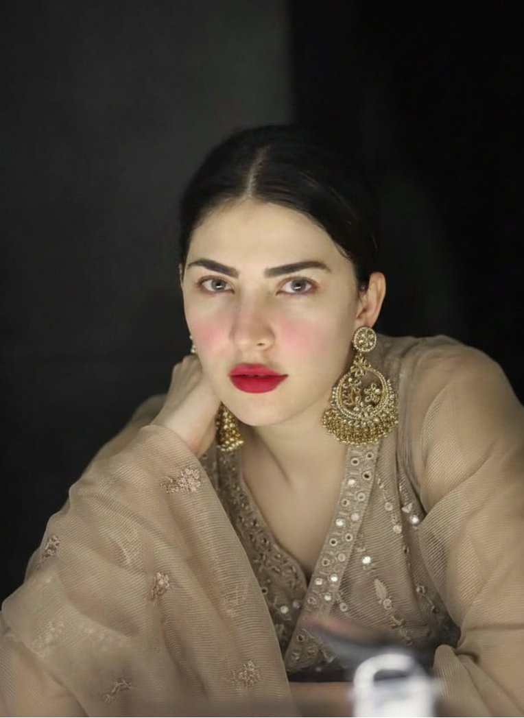 Phool Earring gold and clear(Mahbano)