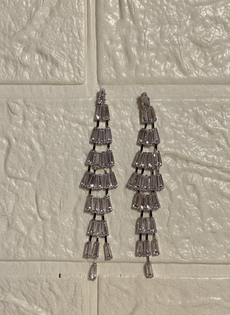 Aiza Earrings-silver(Mahnoorbano)