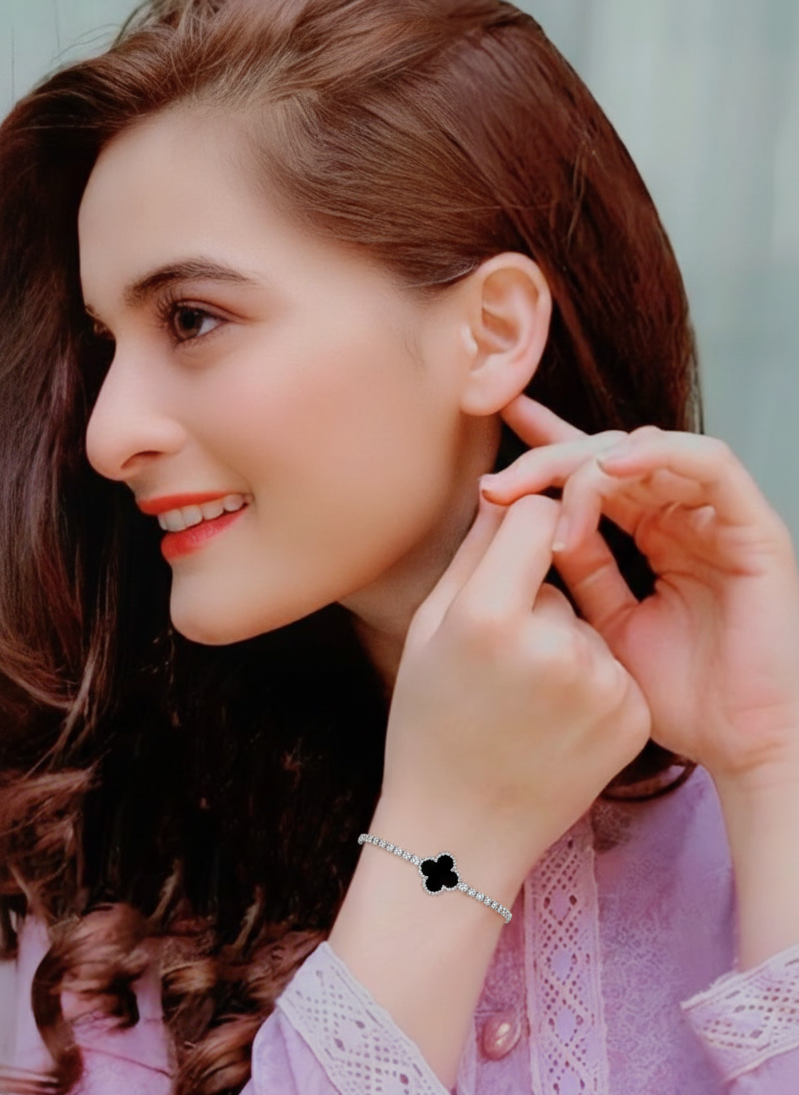 Van cleef & arpels bracelet black and silver(Mahnoorbano)