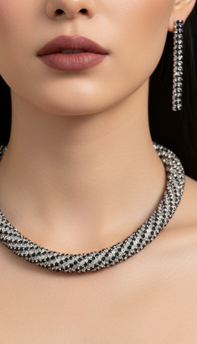 Glimmer neckpiece with earrings - Black